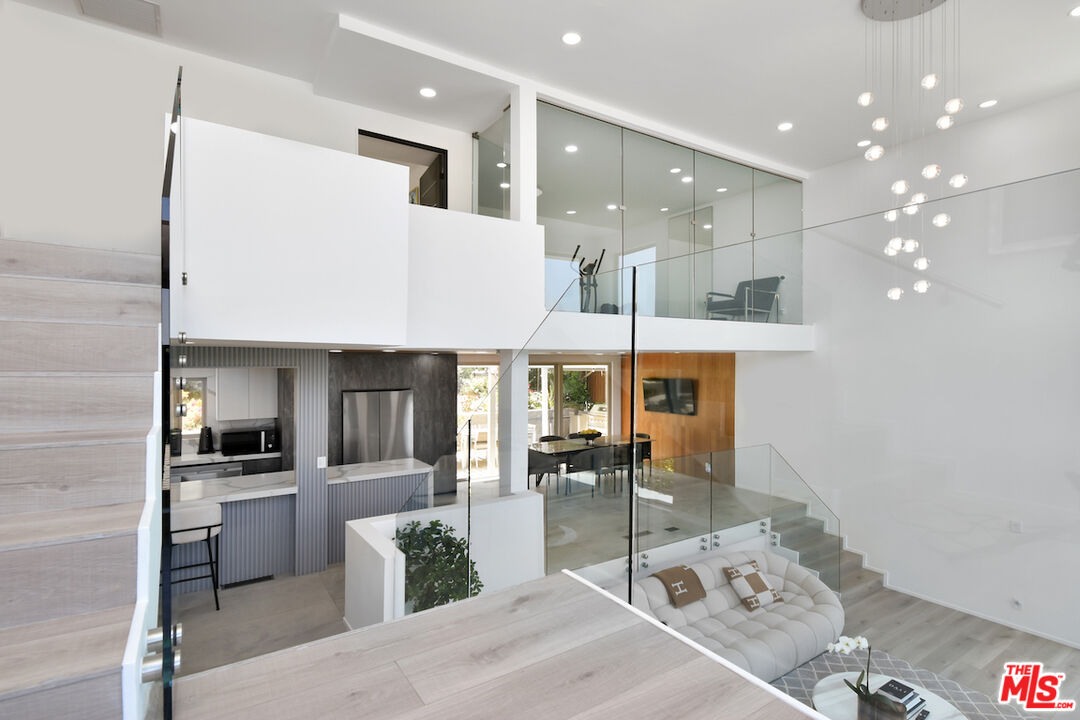 Sherman Oaks, California, 91403, United States, 4 Bedrooms Bedrooms, ,4 BathroomsBathrooms,Residential,For Sale,1794454