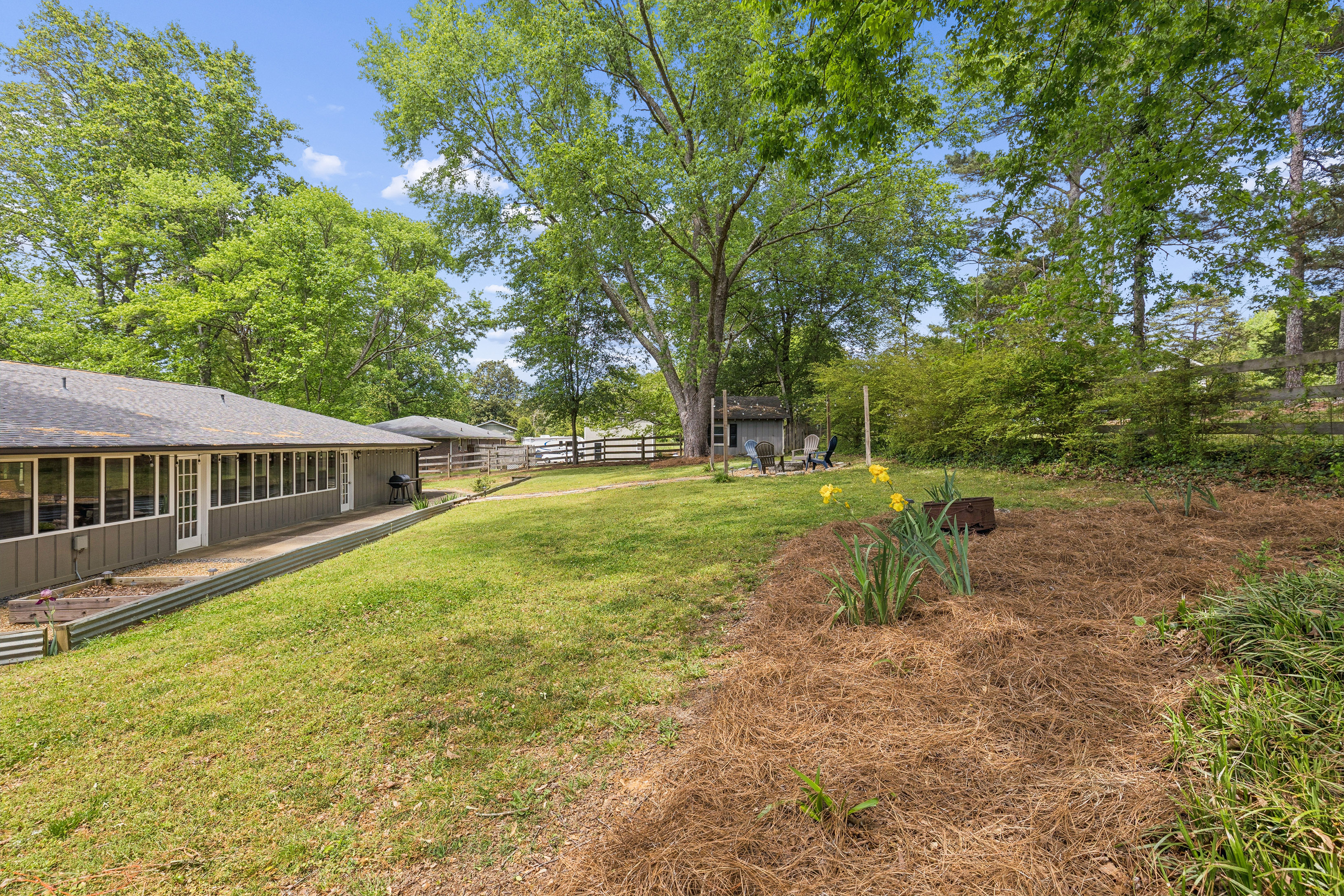  Spacious Ranch with Backyard Retreat in Powder Springs - 物件實景