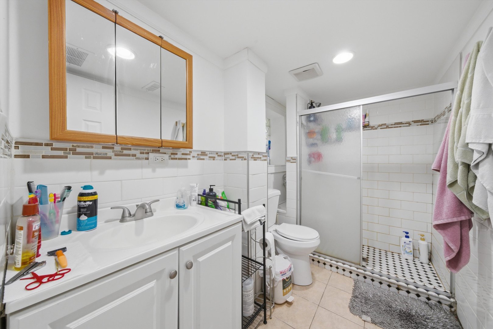 Chicago, Illinois, 60659, United States, 9 Bedrooms Bedrooms, ,Residential,For Sale,2040474