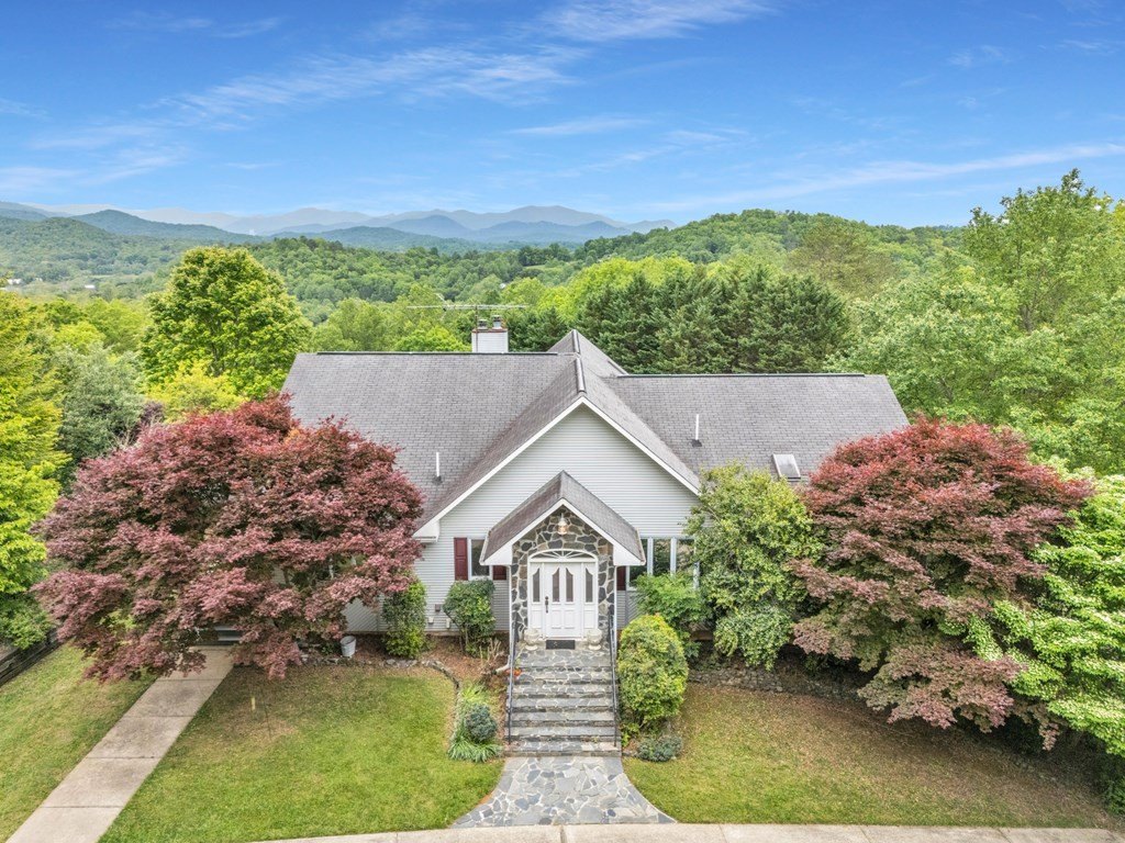 Hayesville, North Carolina, 28904, United States, 3 Bedrooms Bedrooms, ,4 BathroomsBathrooms,Residential,For Sale,1934980
