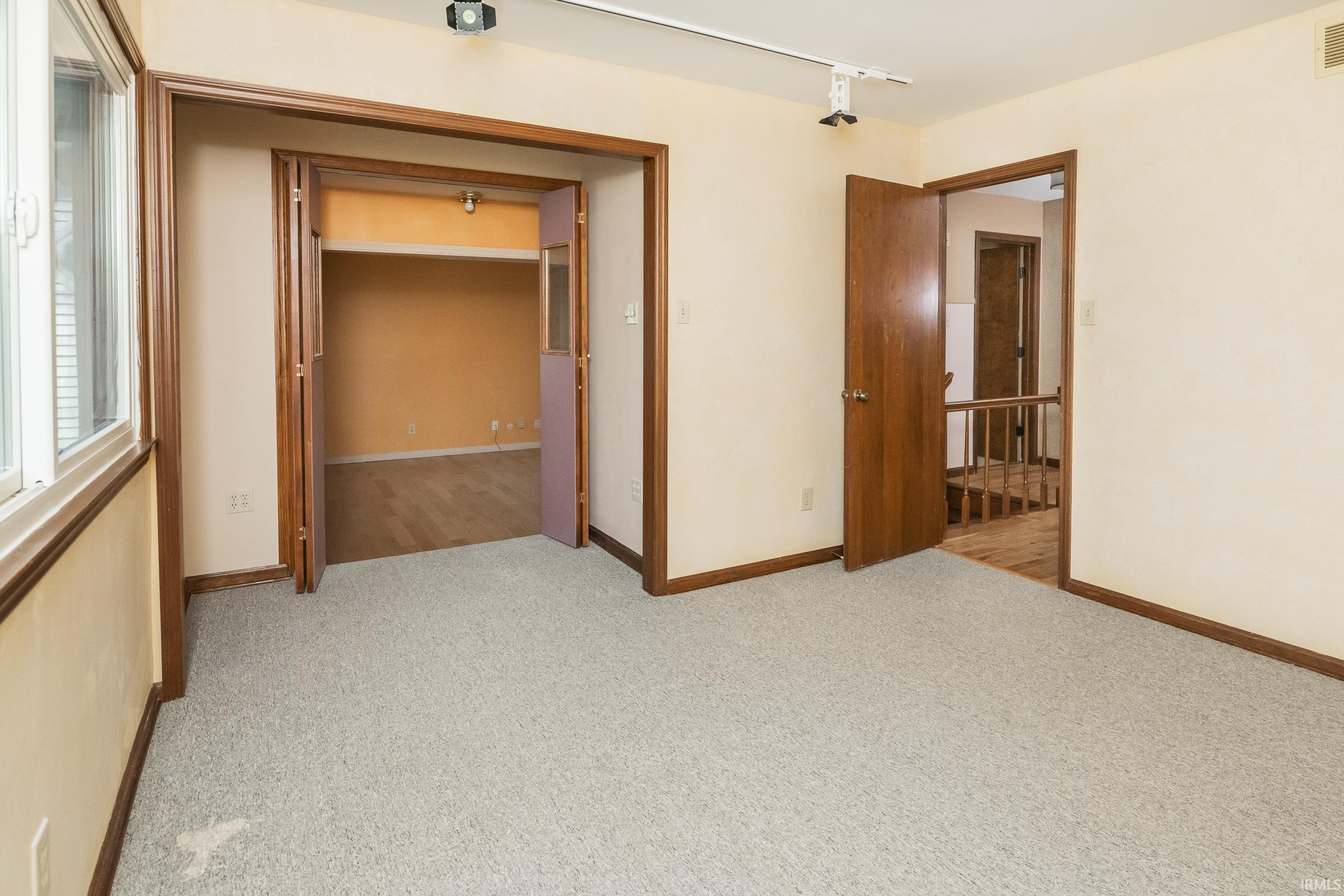 Bloomington, Indiana, 47401, United States, 8 Bedrooms Bedrooms, ,5 BathroomsBathrooms,Residential,For Sale,1988633