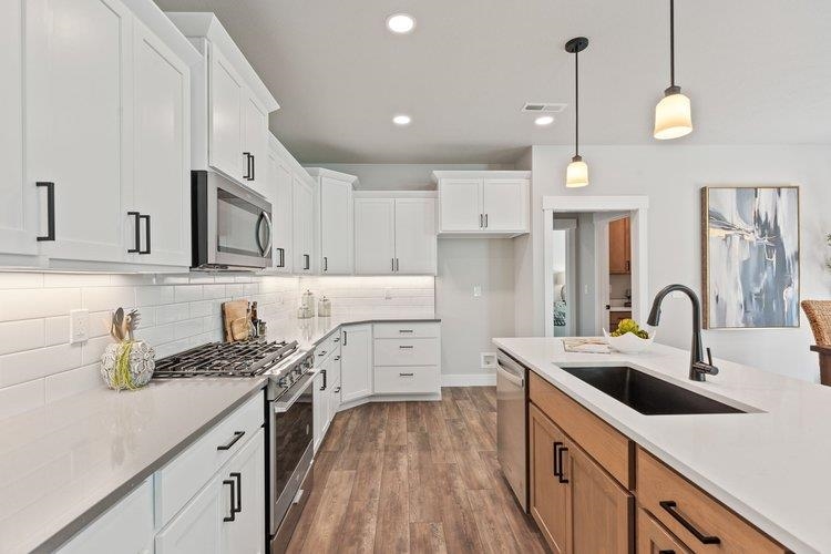 Colbert, Washington, 99005, United States, 4 Bedrooms Bedrooms, ,3 BathroomsBathrooms,Residential,For Sale,1890312