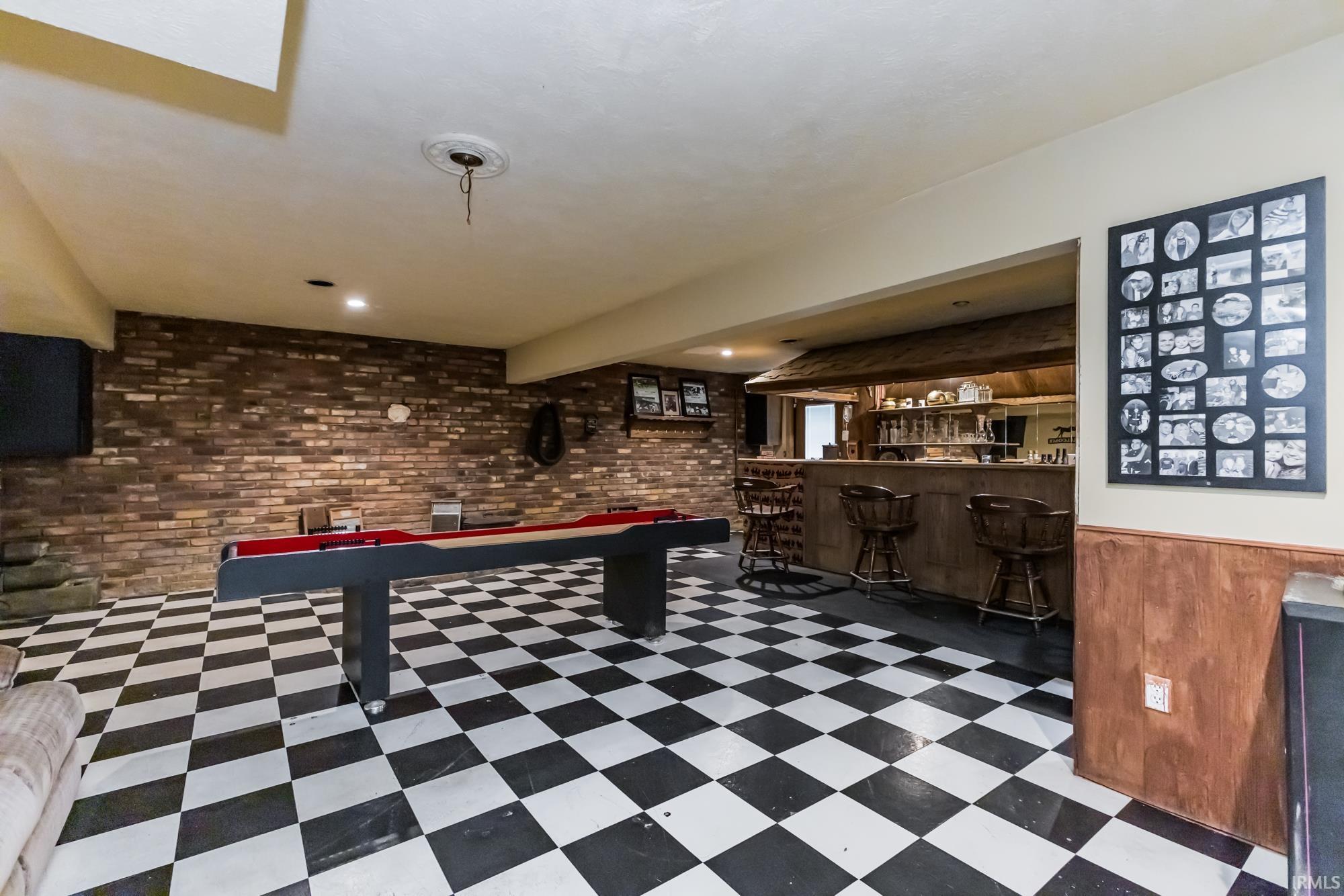 Hartford City, Indiana, 47348, United States, 6 Bedrooms Bedrooms, ,3 BathroomsBathrooms,Residential,For Sale,1870324
