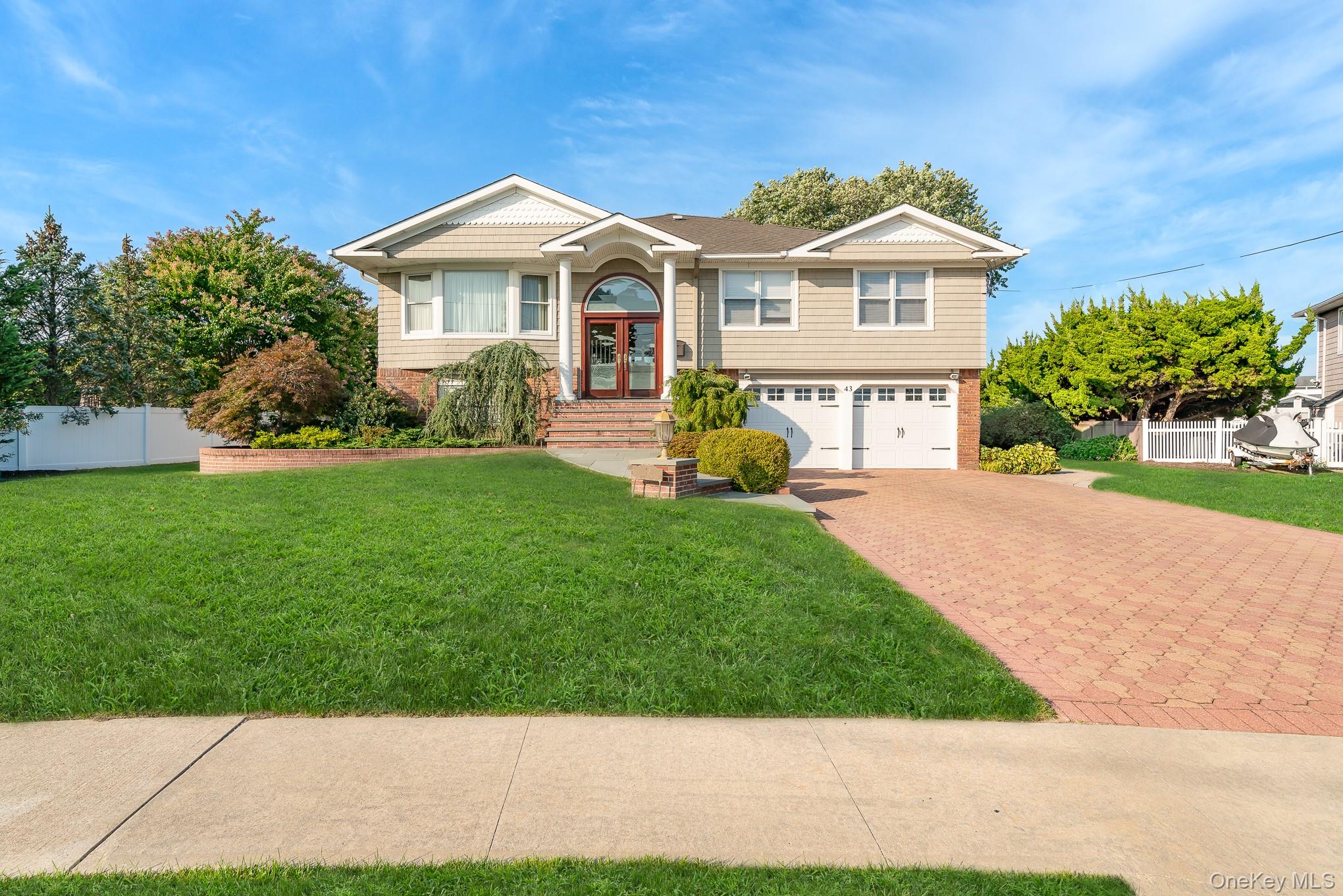 West Islip, New York, 11795, United States, 5 Bedrooms Bedrooms, ,5 BathroomsBathrooms,Residential,For Sale,1943882