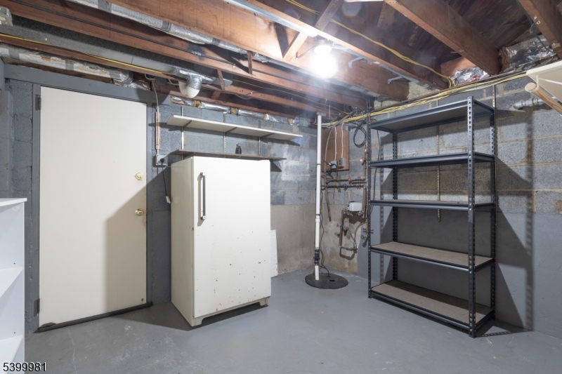 Fanwood Boro, New Jersey, 07023, United States, 3 Bedrooms Bedrooms, ,2 BathroomsBathrooms,Residential,For Sale,2001690