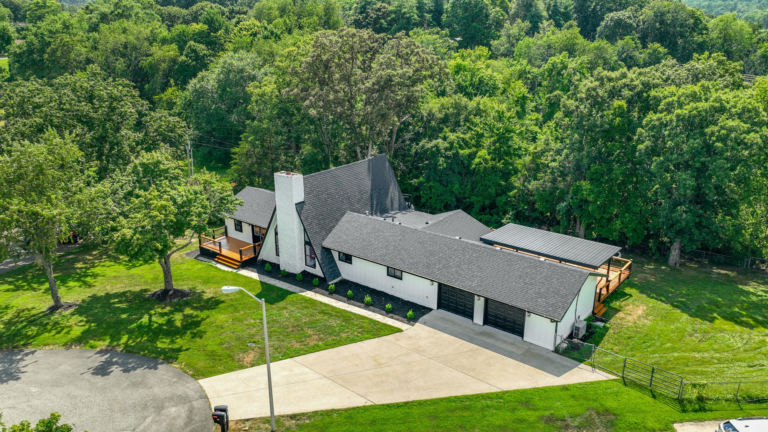 Berea, Kentucky, 40403, United States, 4 Bedrooms Bedrooms, ,4 BathroomsBathrooms,Residential,For Sale,1979235