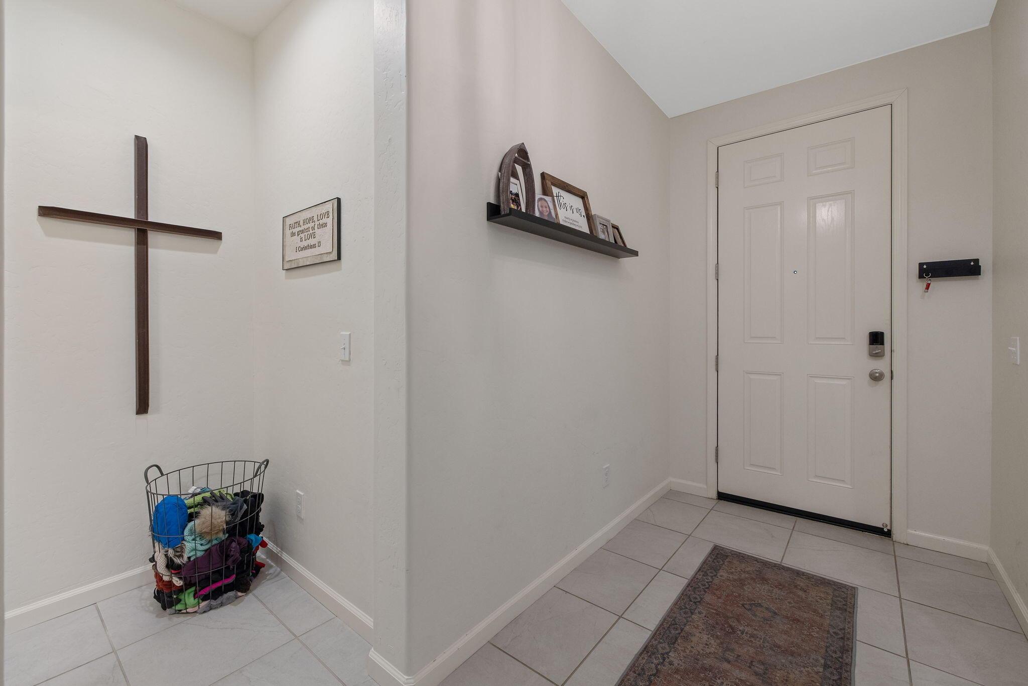Visalia, California, 93291, United States, 4 Bedrooms Bedrooms, ,2 BathroomsBathrooms,Residential,For Sale,1927793