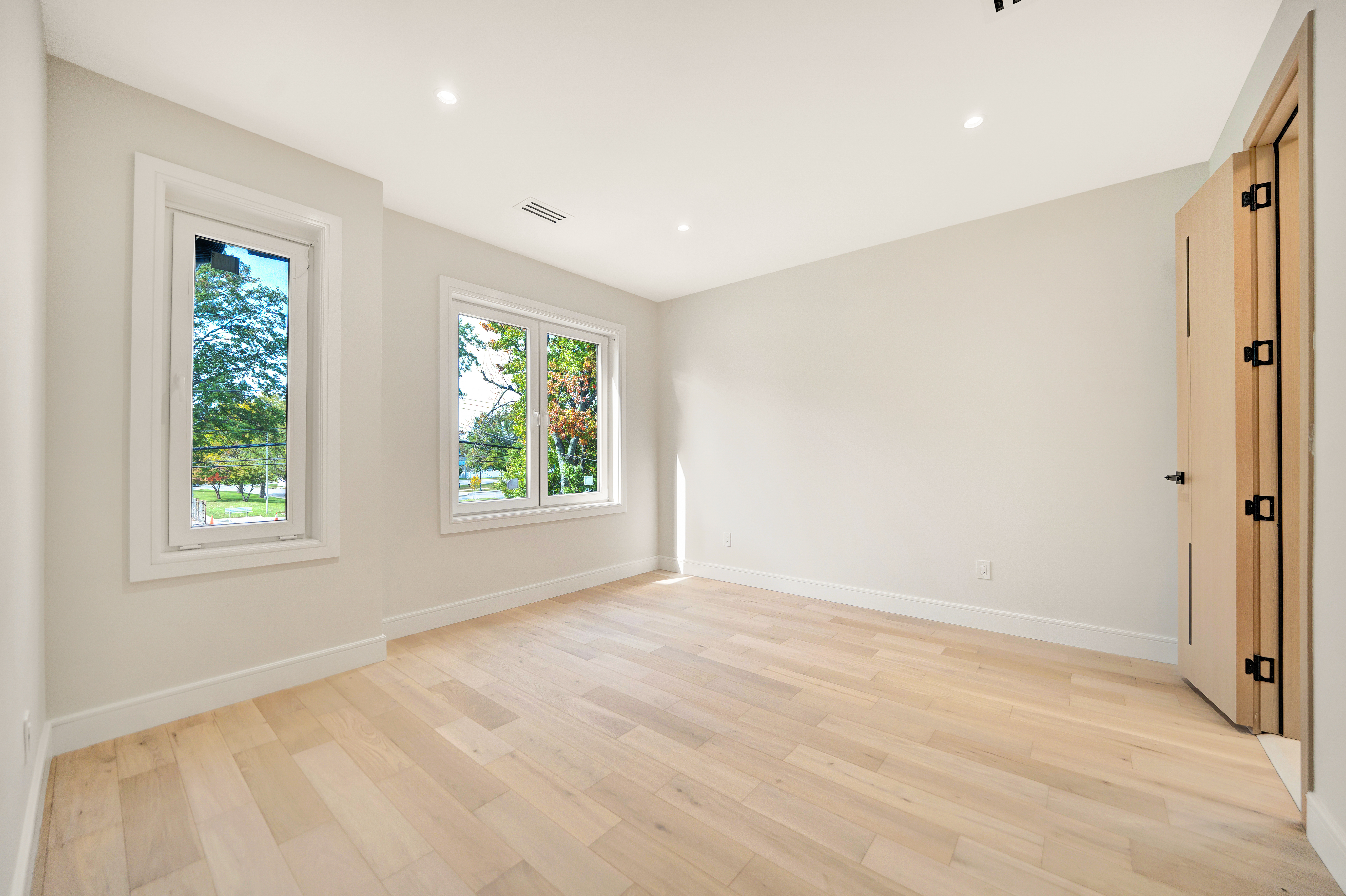  748 Carman Avenue, Westbury, NY, 11590 - 物件實景