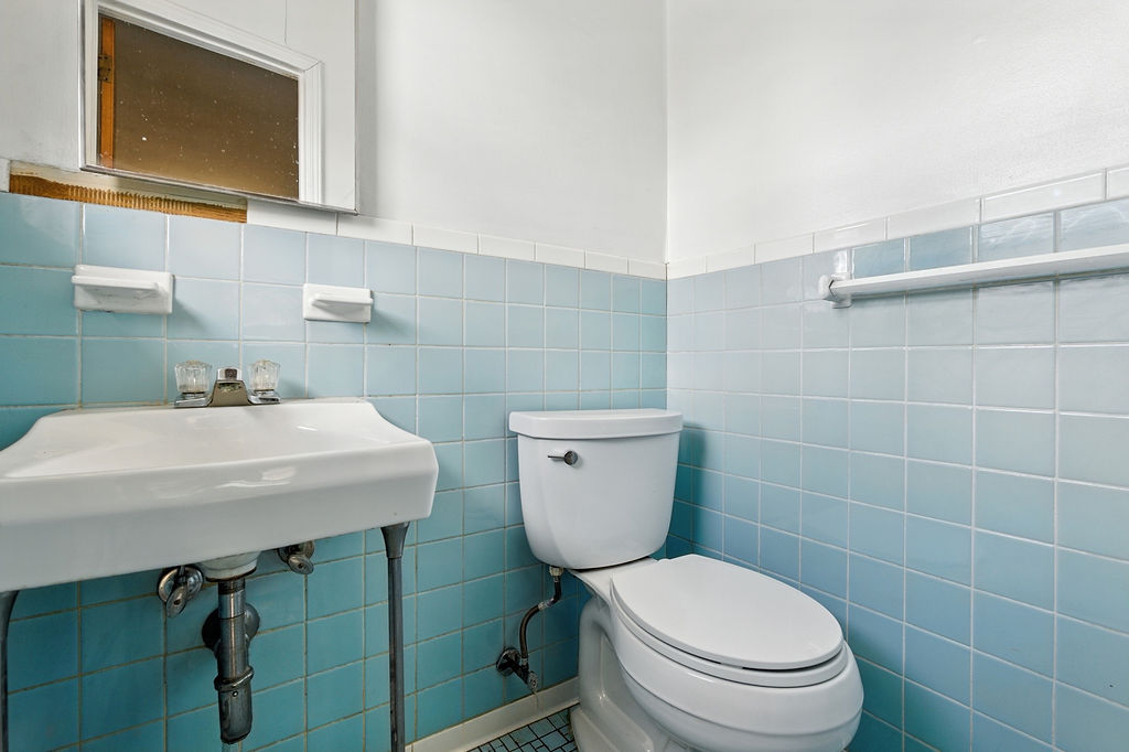 Floral Park, New York, 11001, United States, 3 Bedrooms Bedrooms, ,3 BathroomsBathrooms,Residential,For Sale,1928603