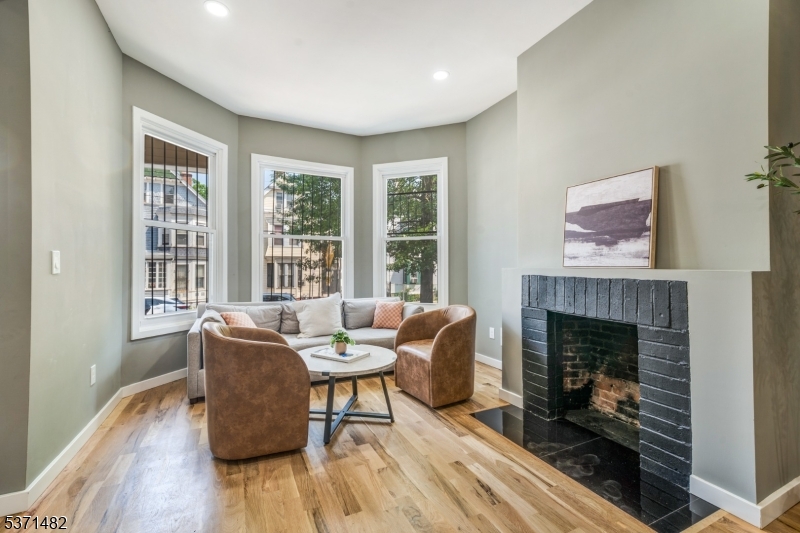 Newark City, New Jersey, 07103, United States, 6 Bedrooms Bedrooms, ,3 BathroomsBathrooms,Residential,For Sale,2002915