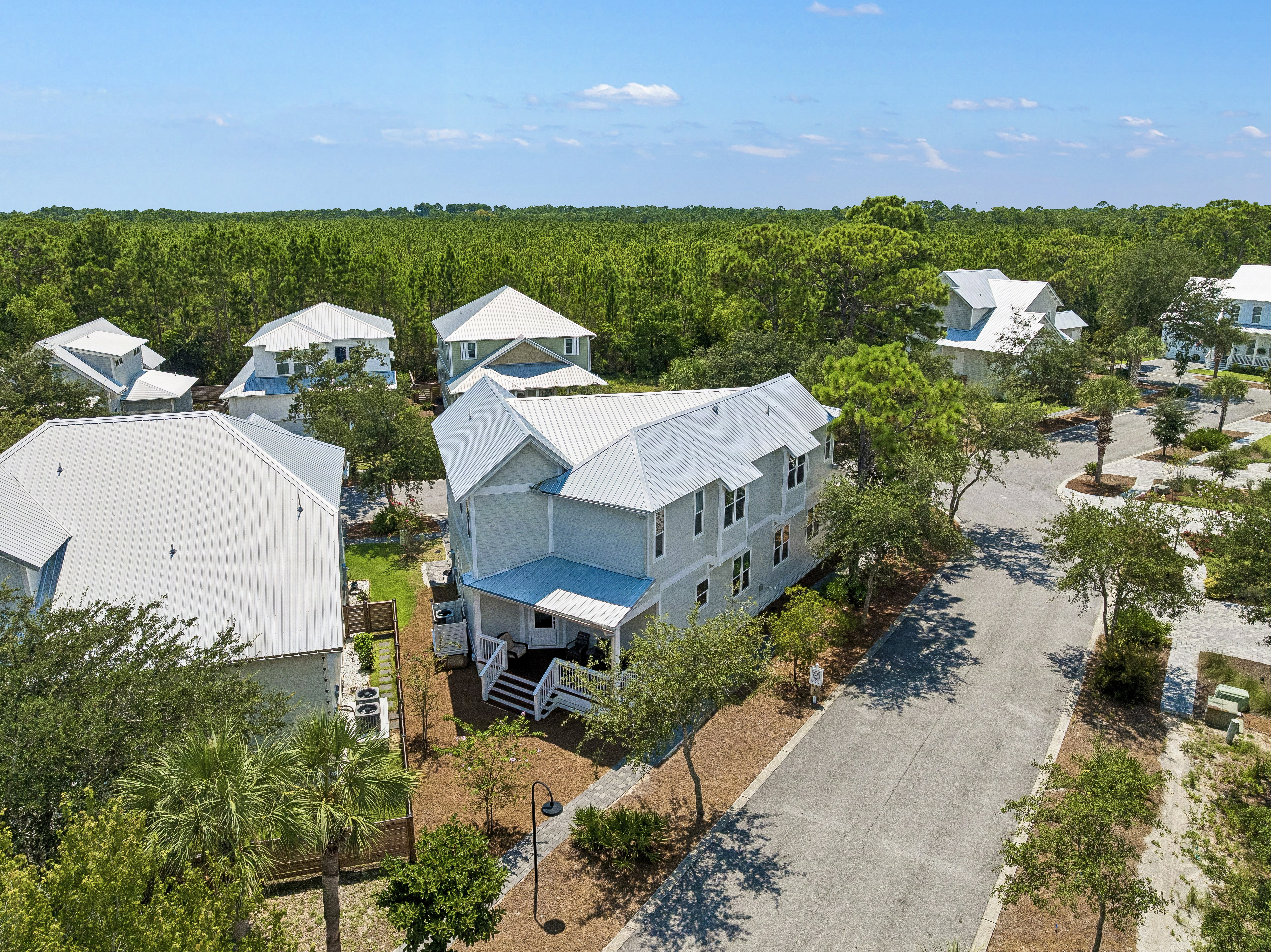  Spacious Newer-Build Home With Wraparound Porch On Gated Community Corner Lot - 物件實景