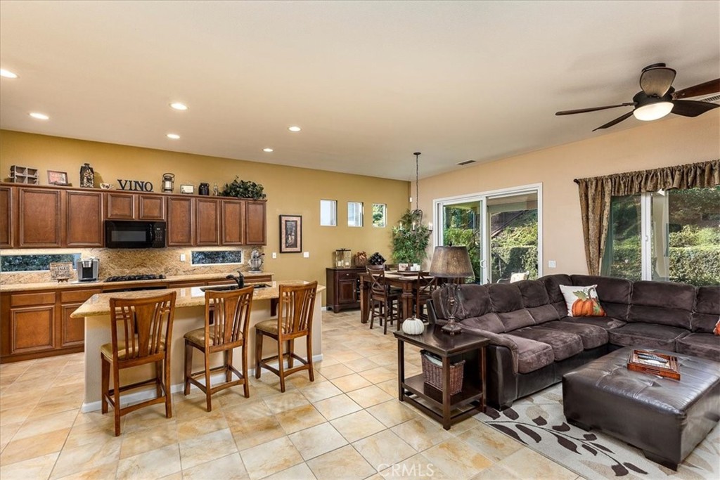 Corona, California, 92883, United States, 2 Bedrooms Bedrooms, ,2 BathroomsBathrooms,Residential,For Sale,2007752