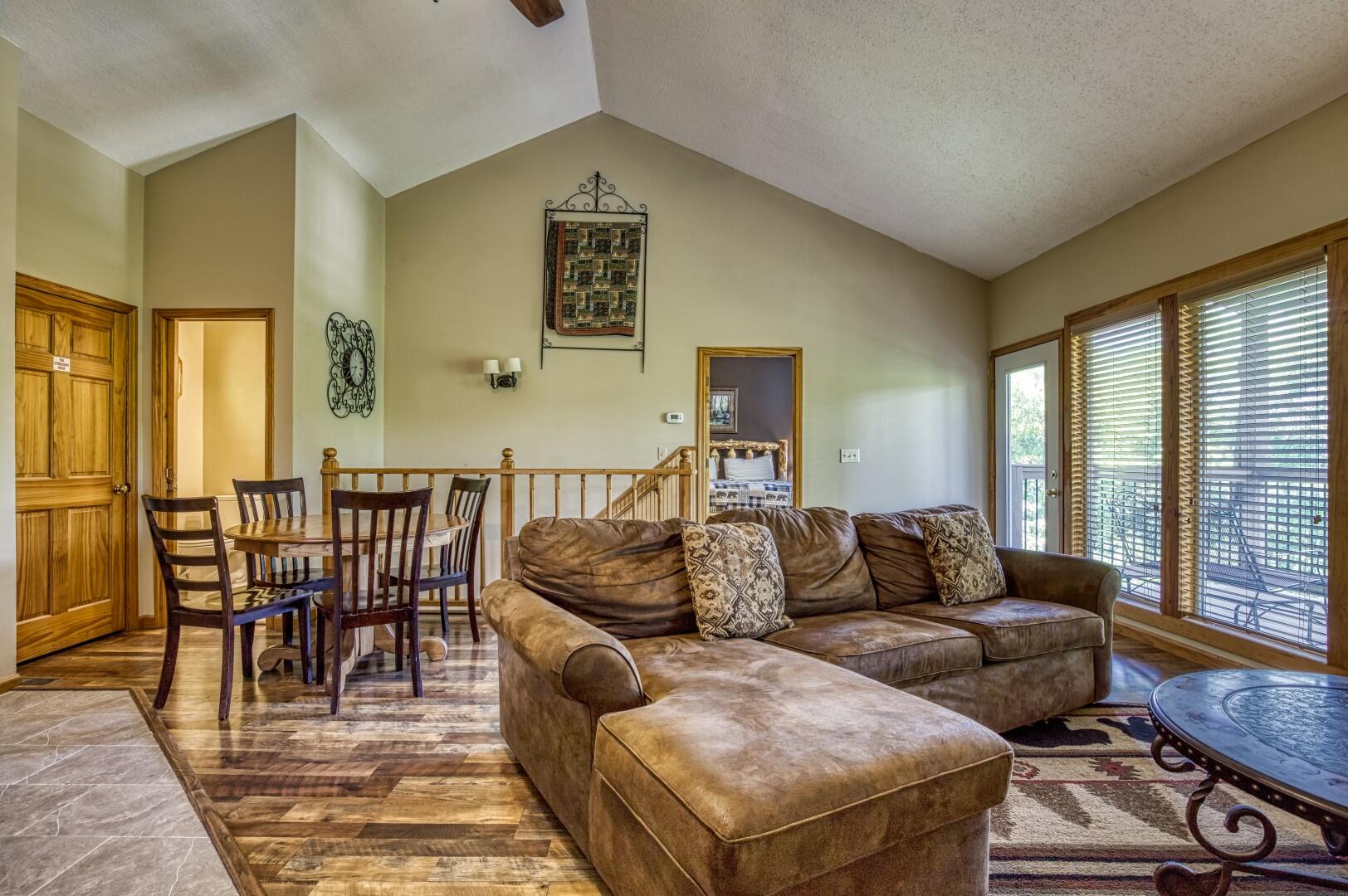 Gatlinburg, Tennessee, 37738, United States, 2 Bedrooms Bedrooms, ,3 BathroomsBathrooms,Residential,For Sale,1931589