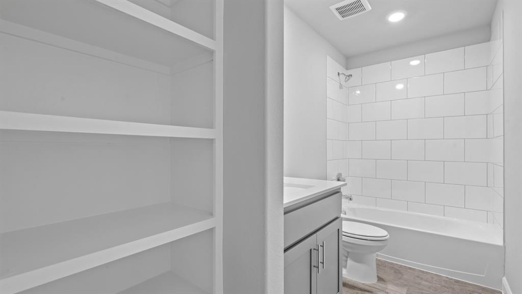 Mansfield, Texas, 76063, United States, 5 Bedrooms Bedrooms, ,3 BathroomsBathrooms,Residential,For Sale,1937196