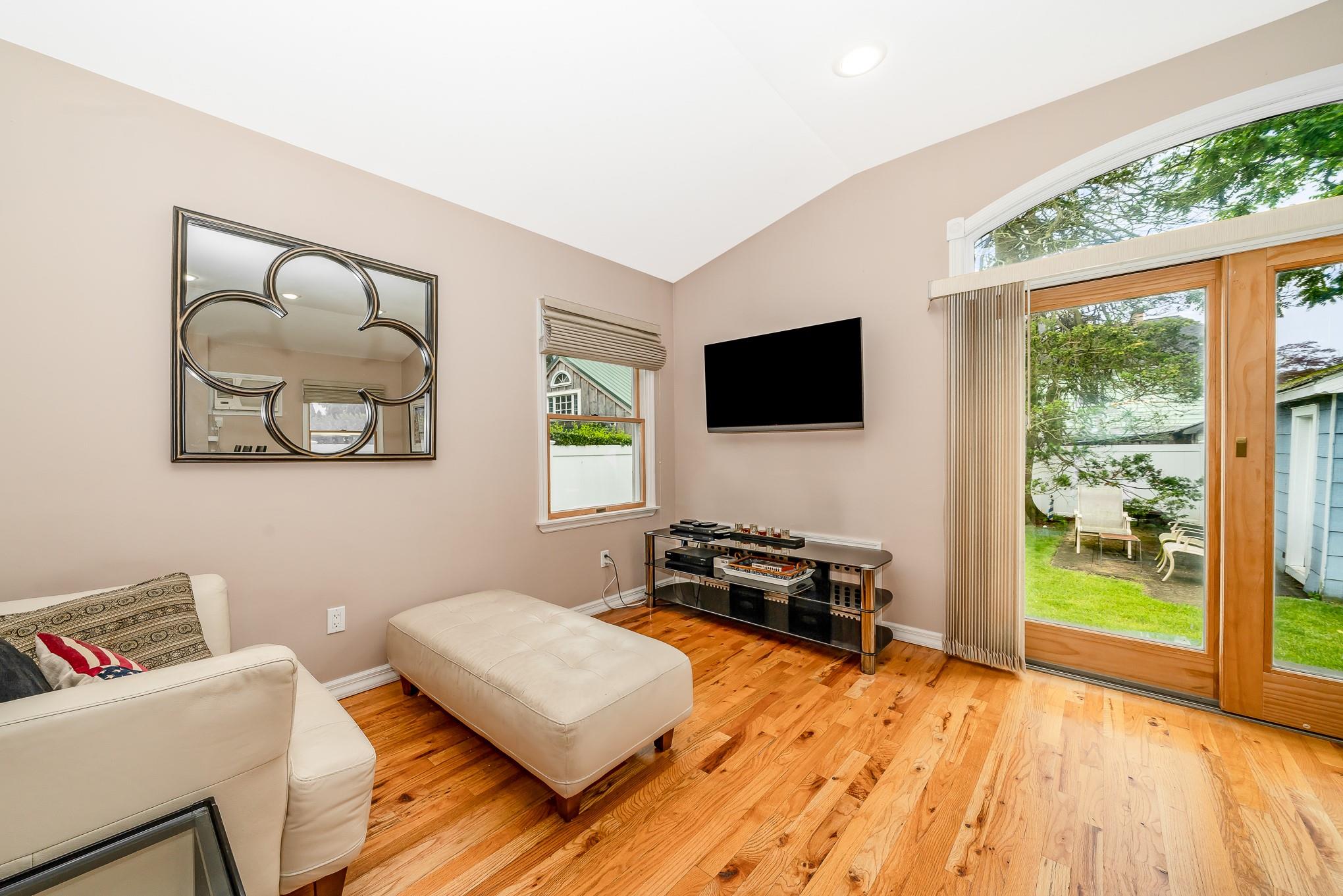 Williston Park, New York, 11596, United States, 3 Bedrooms Bedrooms, ,2 BathroomsBathrooms,Residential,For Sale,1928483