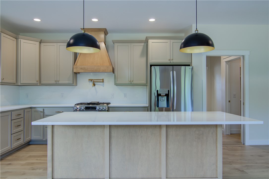 Eau Claire, Wisconsin, 54701, United States, 3 Bedrooms Bedrooms, ,2 BathroomsBathrooms,Residential,For Sale,1984514