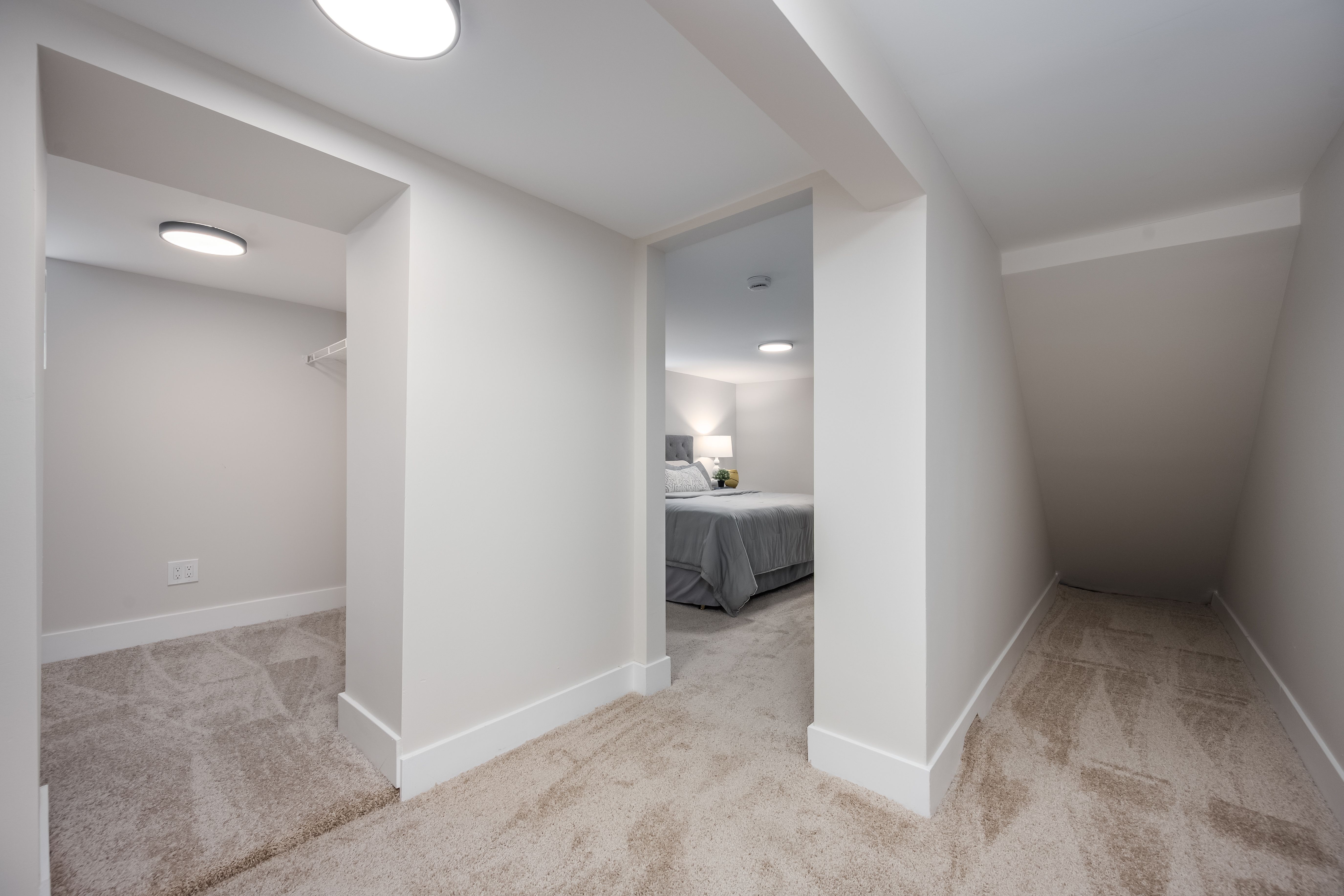  Updated Home Offering a Bright, Modern Interior With Comfortable Living Spaces - 物件實景