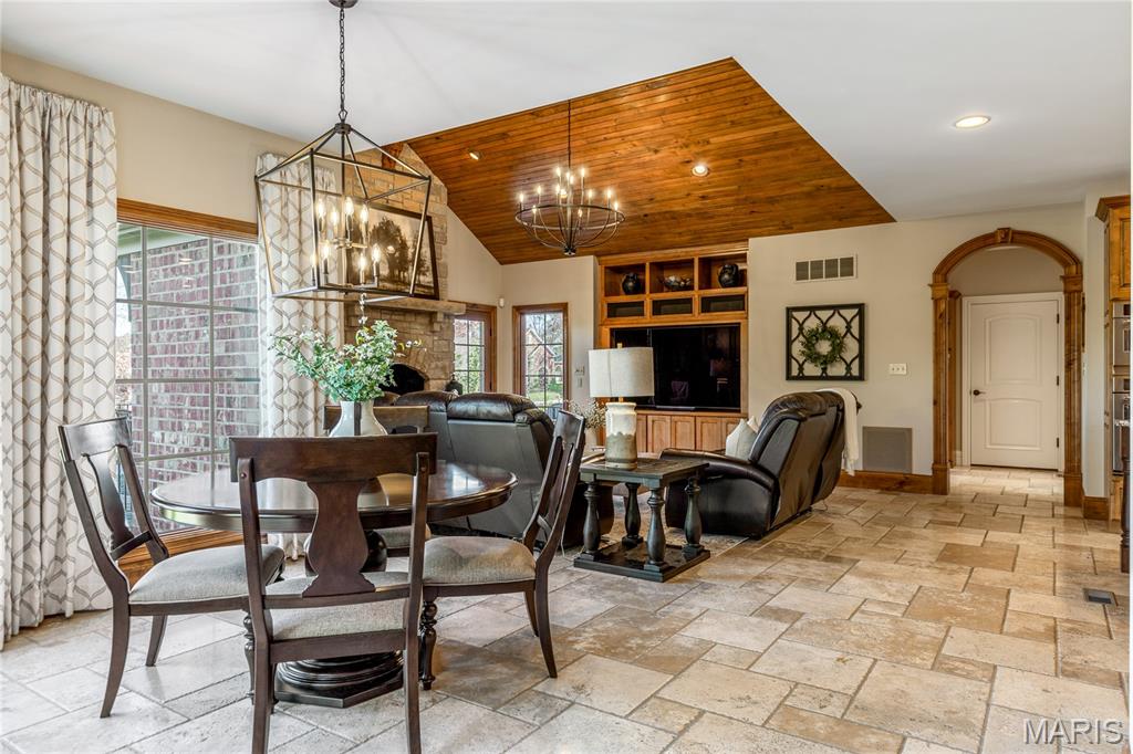 St Charles, Missouri, 63304, United States, 4 Bedrooms Bedrooms, ,6 BathroomsBathrooms,Residential,For Sale,1992889