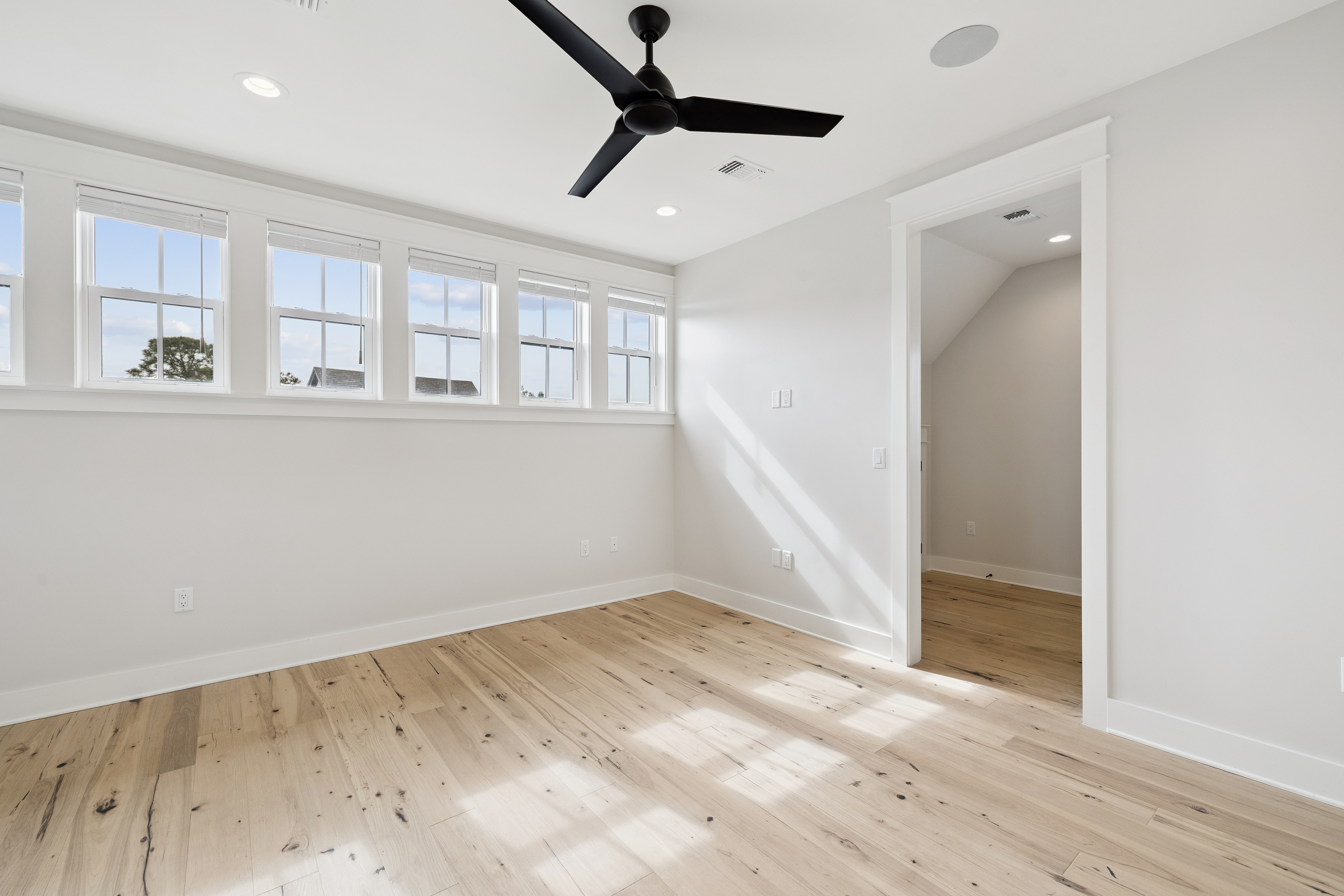  Multi-Level Refined Coastal Home In Gated Community Near Beach Access - 物件實景