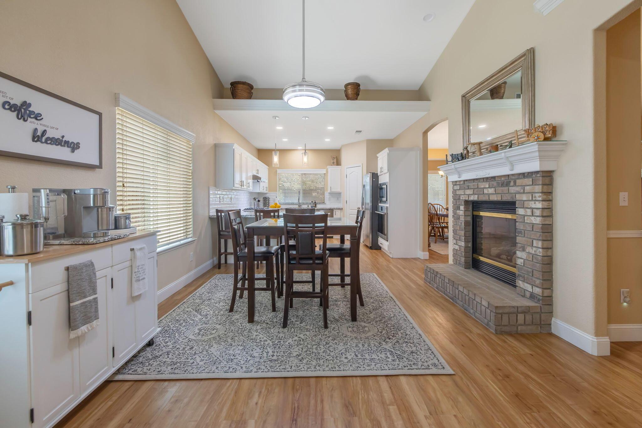 Visalia, California, 93291, United States, 3 Bedrooms Bedrooms, ,2 BathroomsBathrooms,Residential,For Sale,2013807