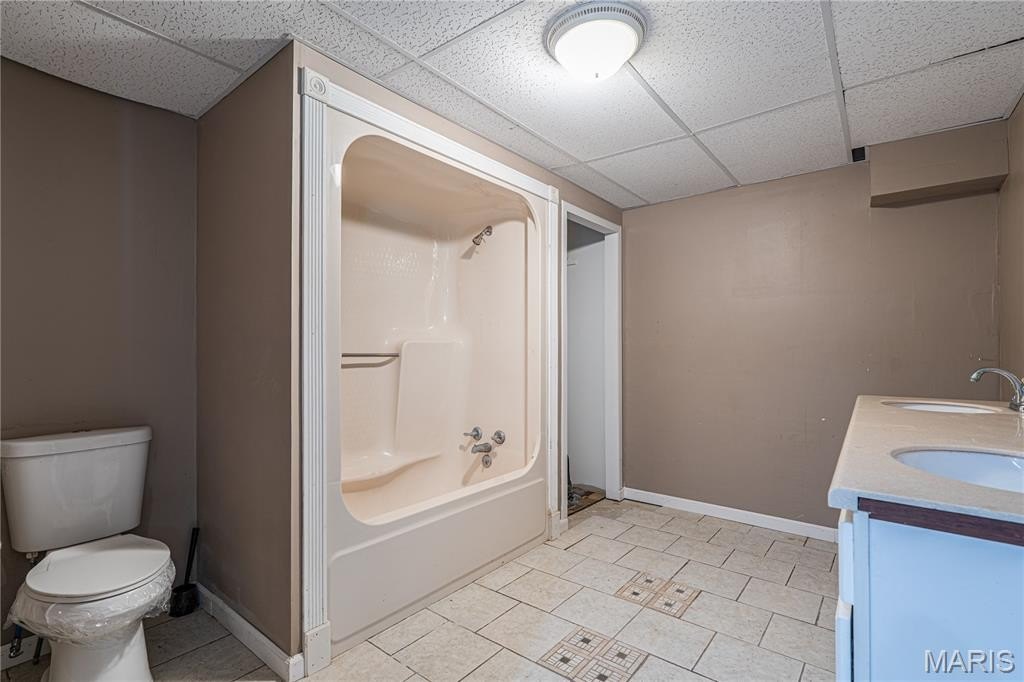 Edwardsville, Illinois, 62025, United States, 5 Bedrooms Bedrooms, ,4 BathroomsBathrooms,Residential,For Sale,1975622