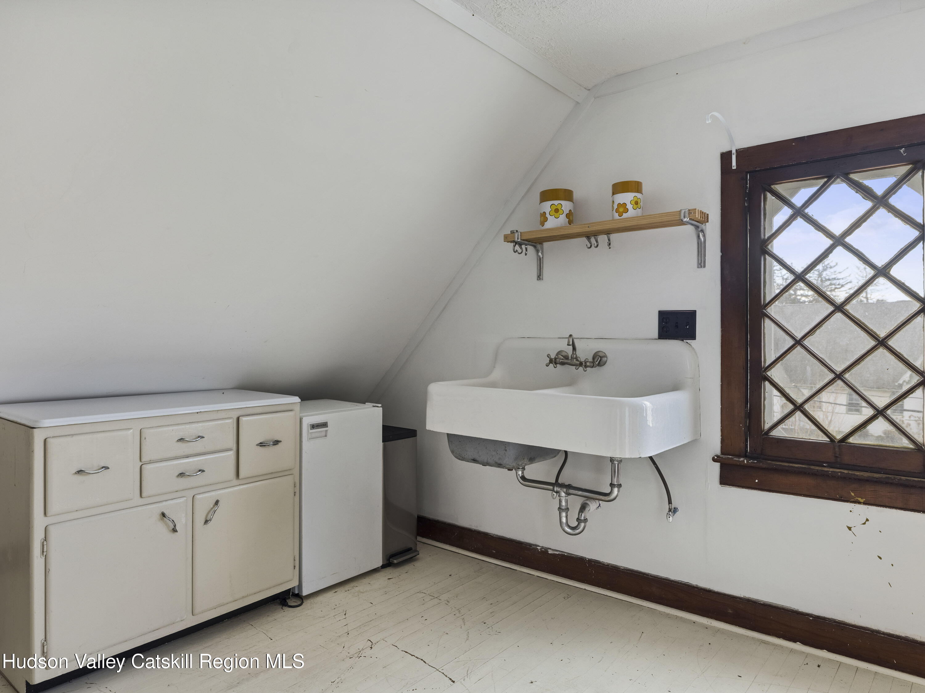 Red Hook, New York, 12571, United States, 4 Bedrooms Bedrooms, ,3 BathroomsBathrooms,Residential,For Sale,2000518