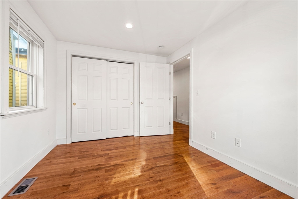 Cambridge, Massachusetts, 02141, United States, 4 Bedrooms Bedrooms, ,3 BathroomsBathrooms,Residential,For Sale,2001905