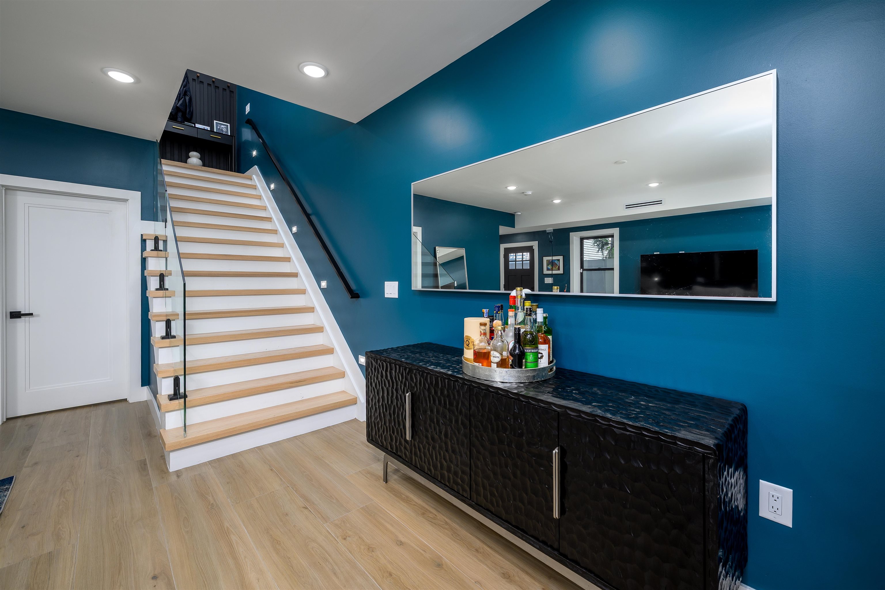 Jersey City, New Jersey, 07307, United States, 3 Bedrooms Bedrooms, ,3 BathroomsBathrooms,Residential,For Sale,1901105