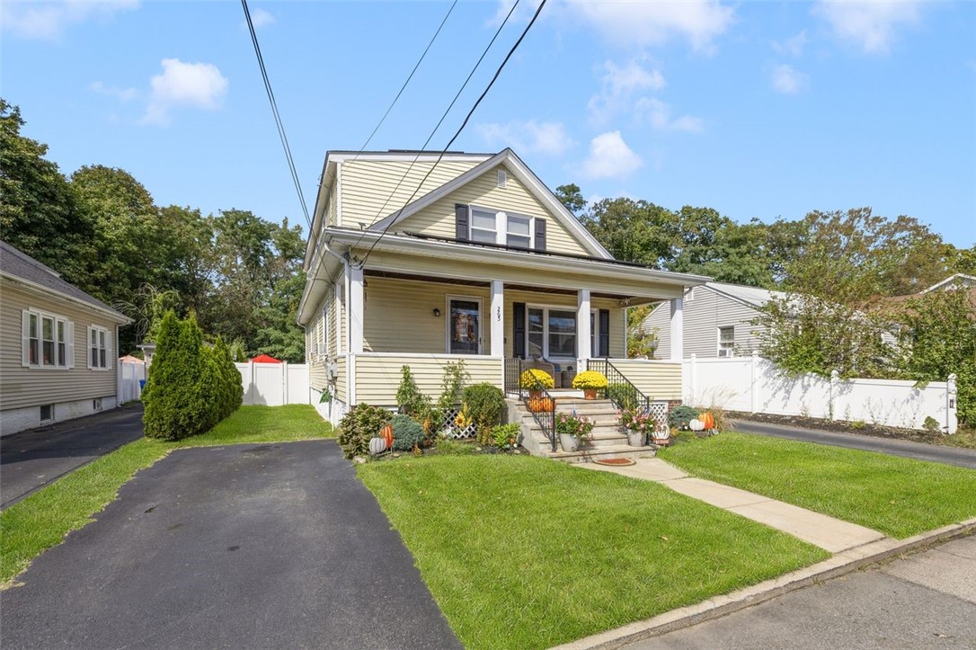 Cranston, Rhode Island, 02910, United States, 3 Bedrooms Bedrooms, ,3 BathroomsBathrooms,Residential,For Sale,1969292