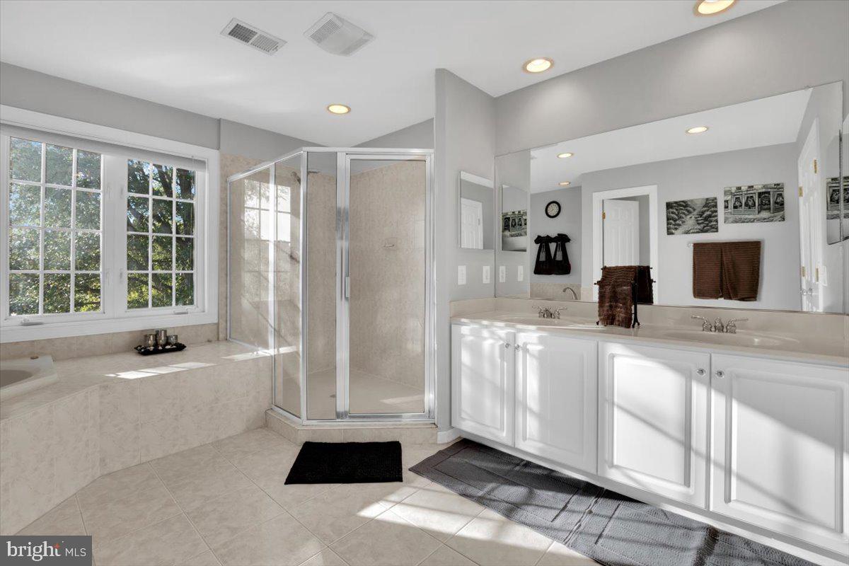 Hamilton, Virginia, 20158, United States, 4 Bedrooms Bedrooms, ,5 BathroomsBathrooms,Residential,For Sale,1987096