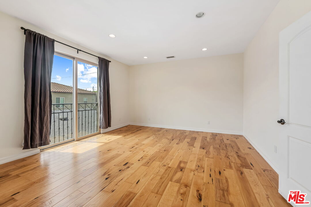 Los Angeles, California, 90025, United States, 6 Bedrooms Bedrooms, ,Residential,For Sale,1932013