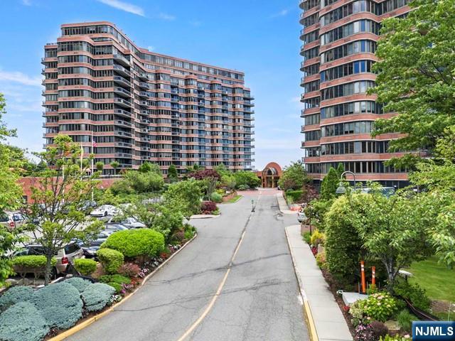 Cliffside Park, New Jersey, 07010, United States, 3 Bedrooms Bedrooms, ,4 BathroomsBathrooms,Residential,For Sale,1885354