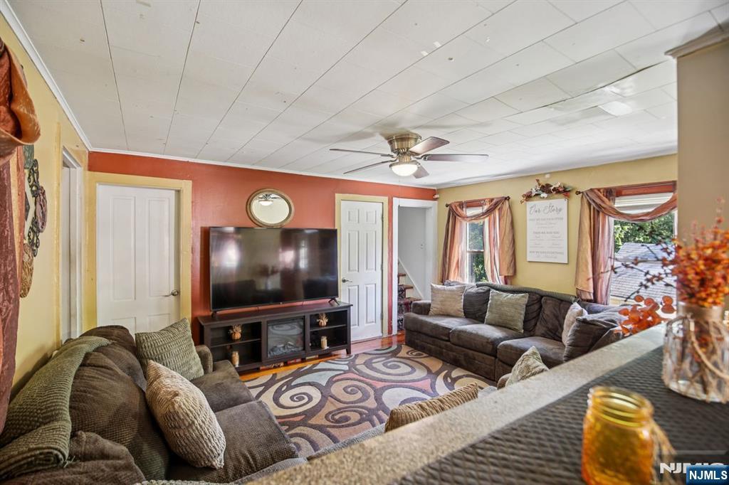 Ridgewood, New Jersey, 07450, United States, 3 Bedrooms Bedrooms, ,2 BathroomsBathrooms,Residential,For Sale,1988211