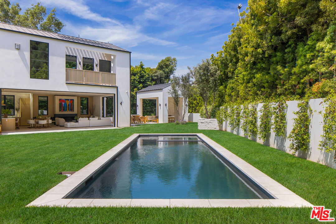 Los Angeles, California, 90049, United States, 5 Bedrooms Bedrooms, ,3 BathroomsBathrooms,Residential,For Sale,1949857