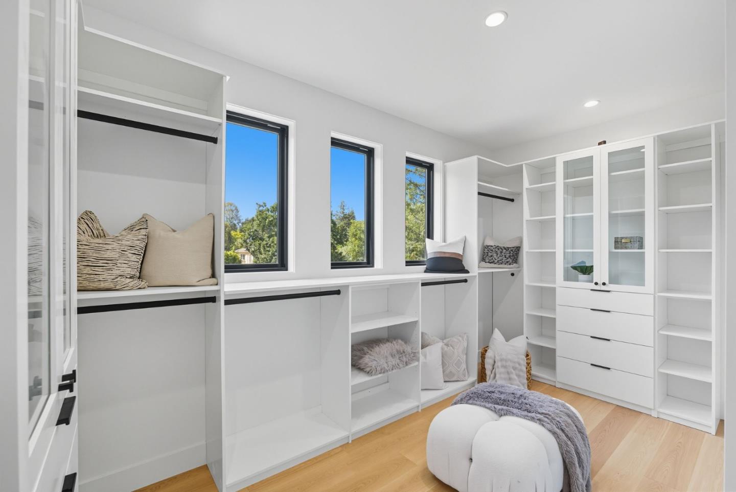 Menlo Park, California, 94025, United States, 6 Bedrooms Bedrooms, ,7 BathroomsBathrooms,Residential,For Sale,1947482