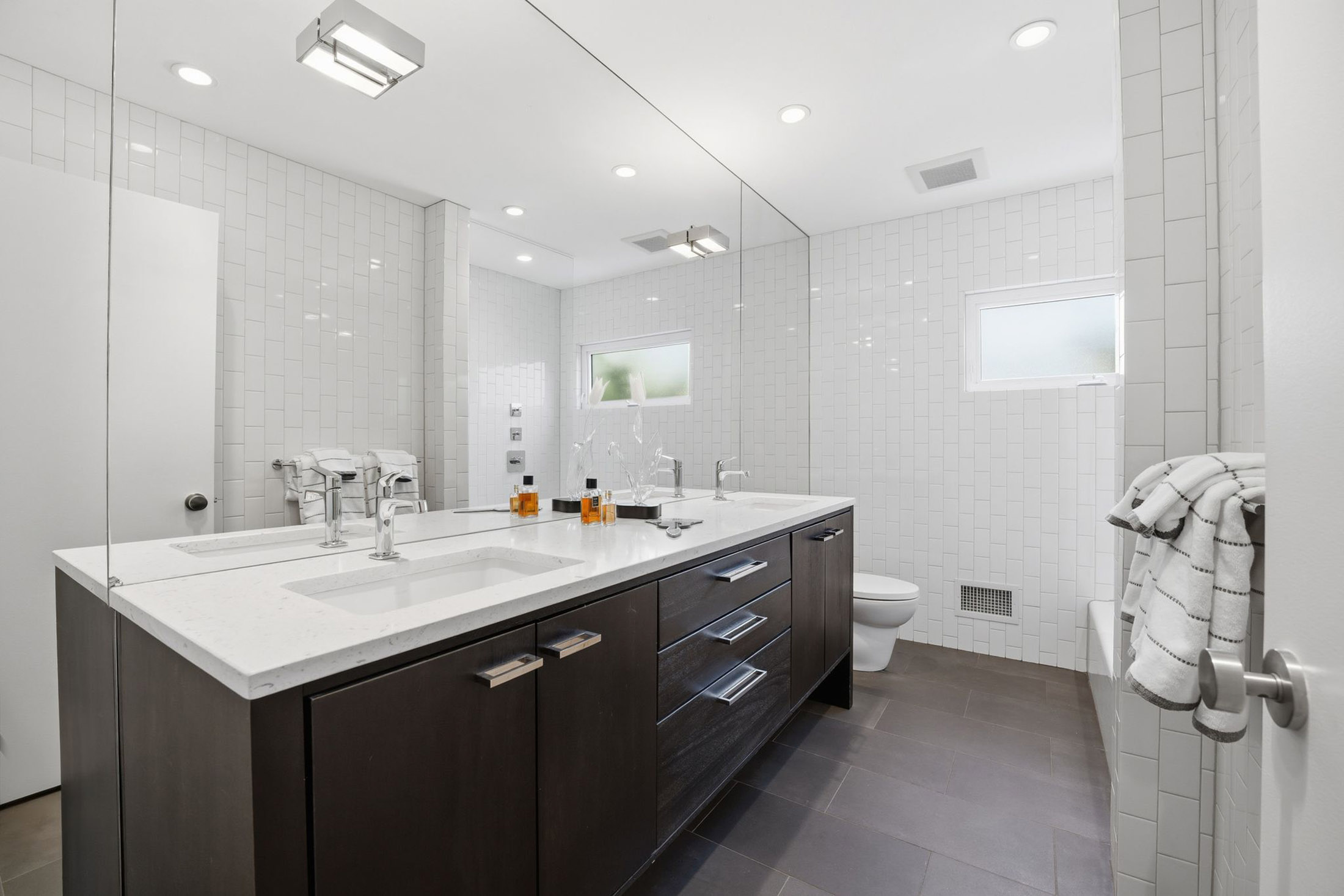  Magazine-worthy Mid-century Modern Retreat in the Heart of Morningside - 物件實景