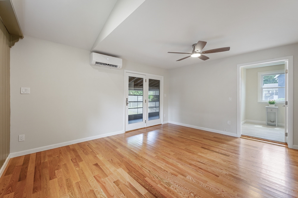 Hamilton, Massachusetts, 01982, United States, 3 Bedrooms Bedrooms, ,2 BathroomsBathrooms,Residential,For Sale,1934634