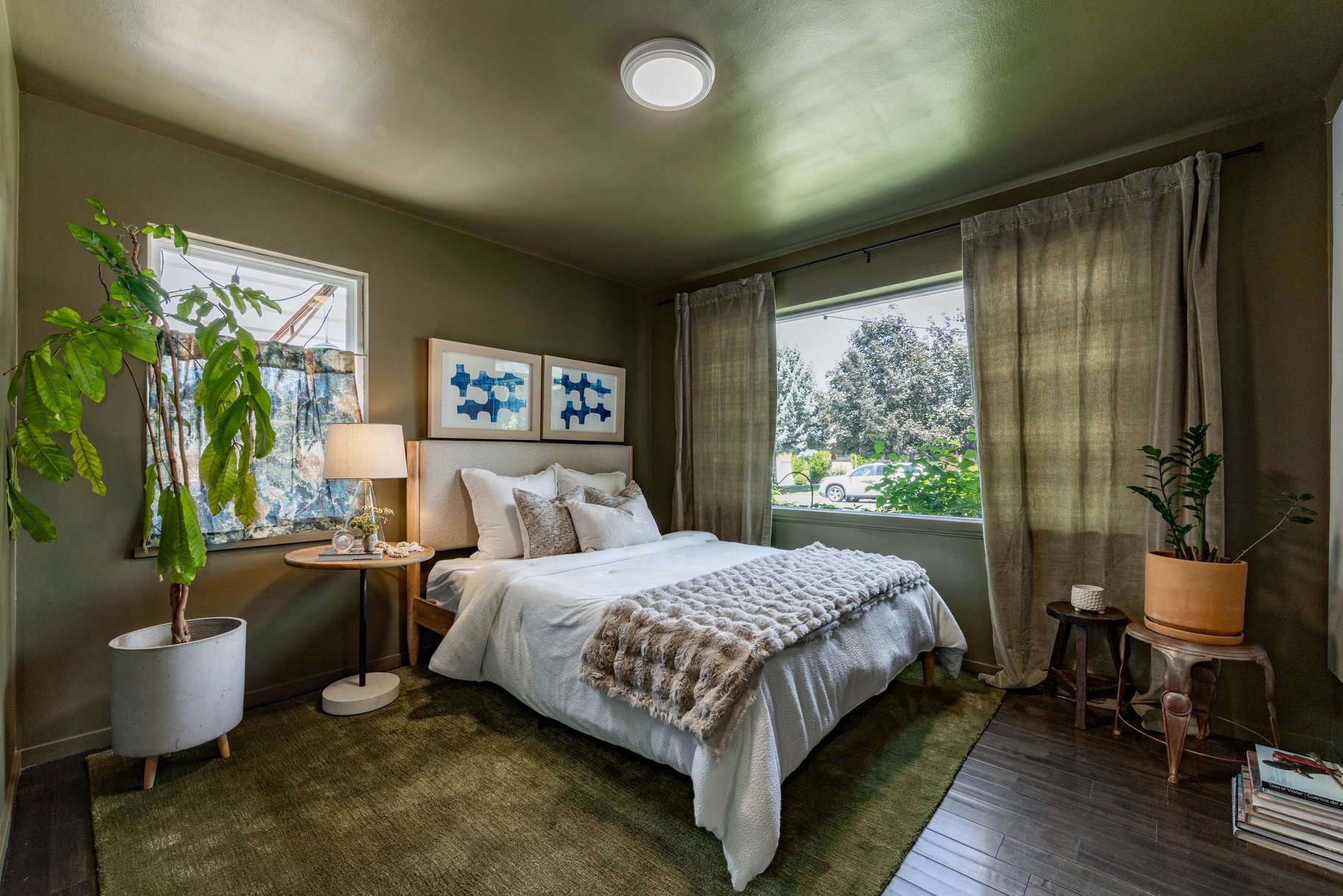  Spacious Millcreek Bungalow with Expansive Backyard & 2-Car Garage - 物件實景