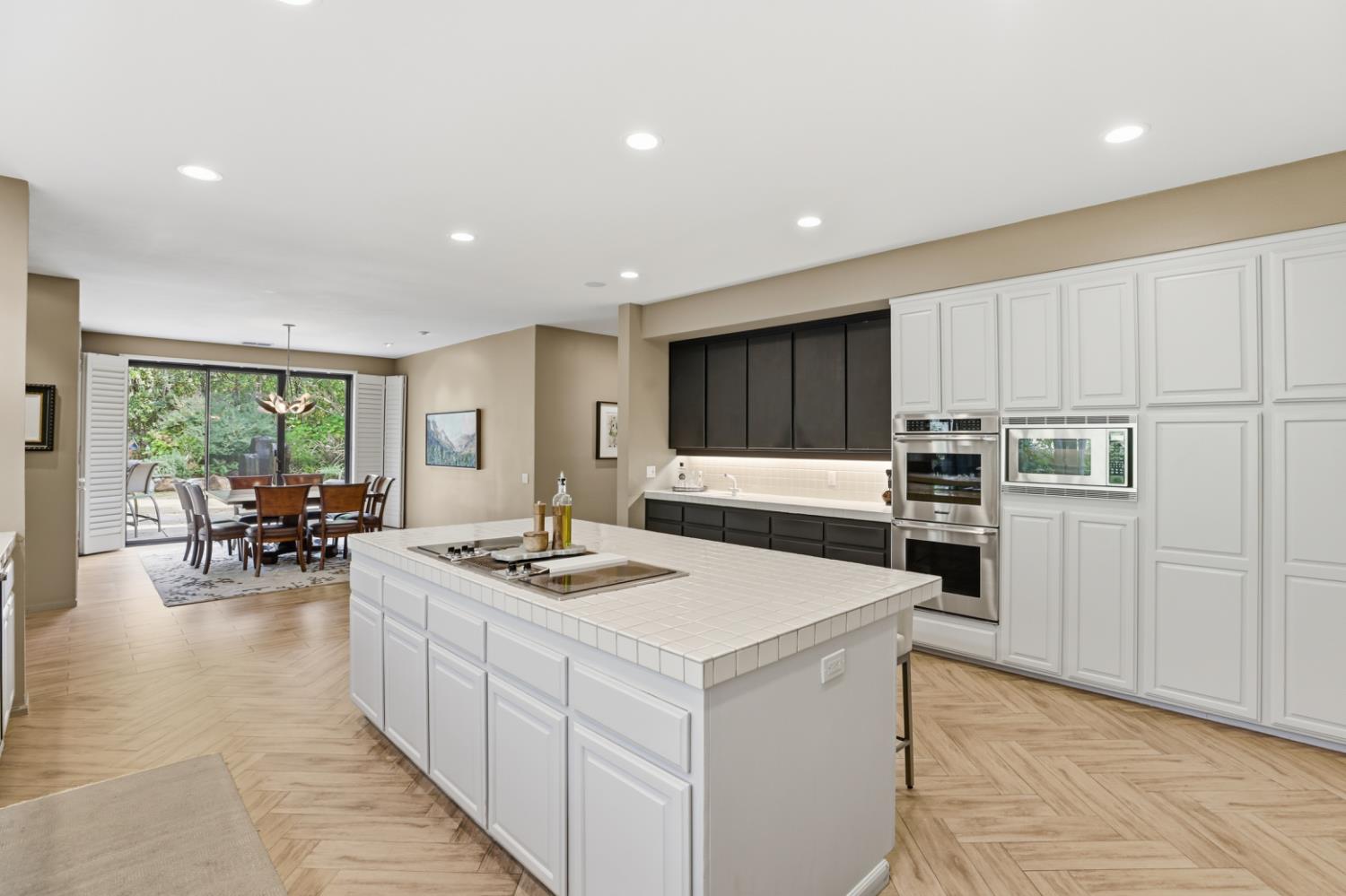 Gold River, California, 95670, United States, 4 Bedrooms Bedrooms, ,5 BathroomsBathrooms,Residential,For Sale,1987751