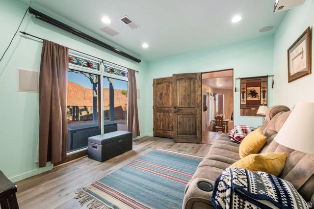 Ivins, Utah, 84738, United States, 3 Bedrooms Bedrooms, ,3 BathroomsBathrooms,Residential,For Sale,2048835