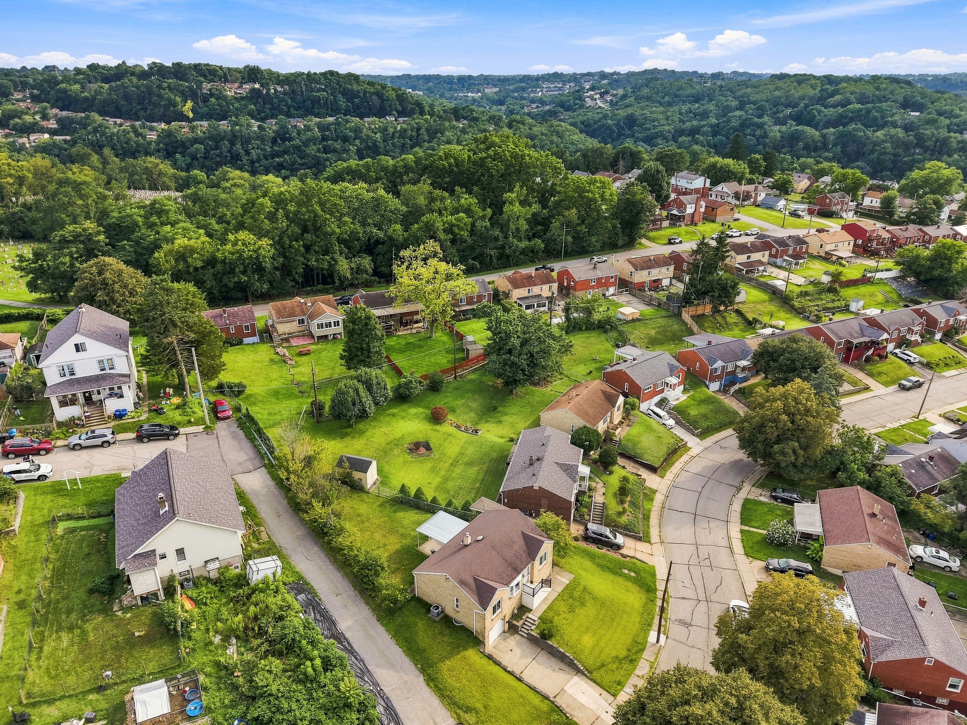  501 Sunnyland Avenue, Pittsburgh, PA 15227 - 物件實景