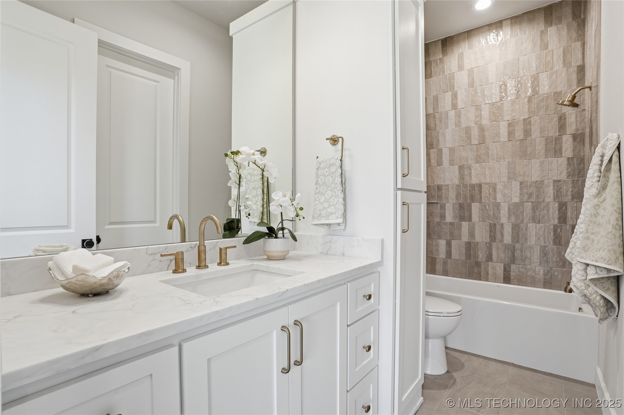 Tulsa, Oklahoma, 74114, United States, 4 Bedrooms Bedrooms, ,5 BathroomsBathrooms,Residential,For Sale,1990982