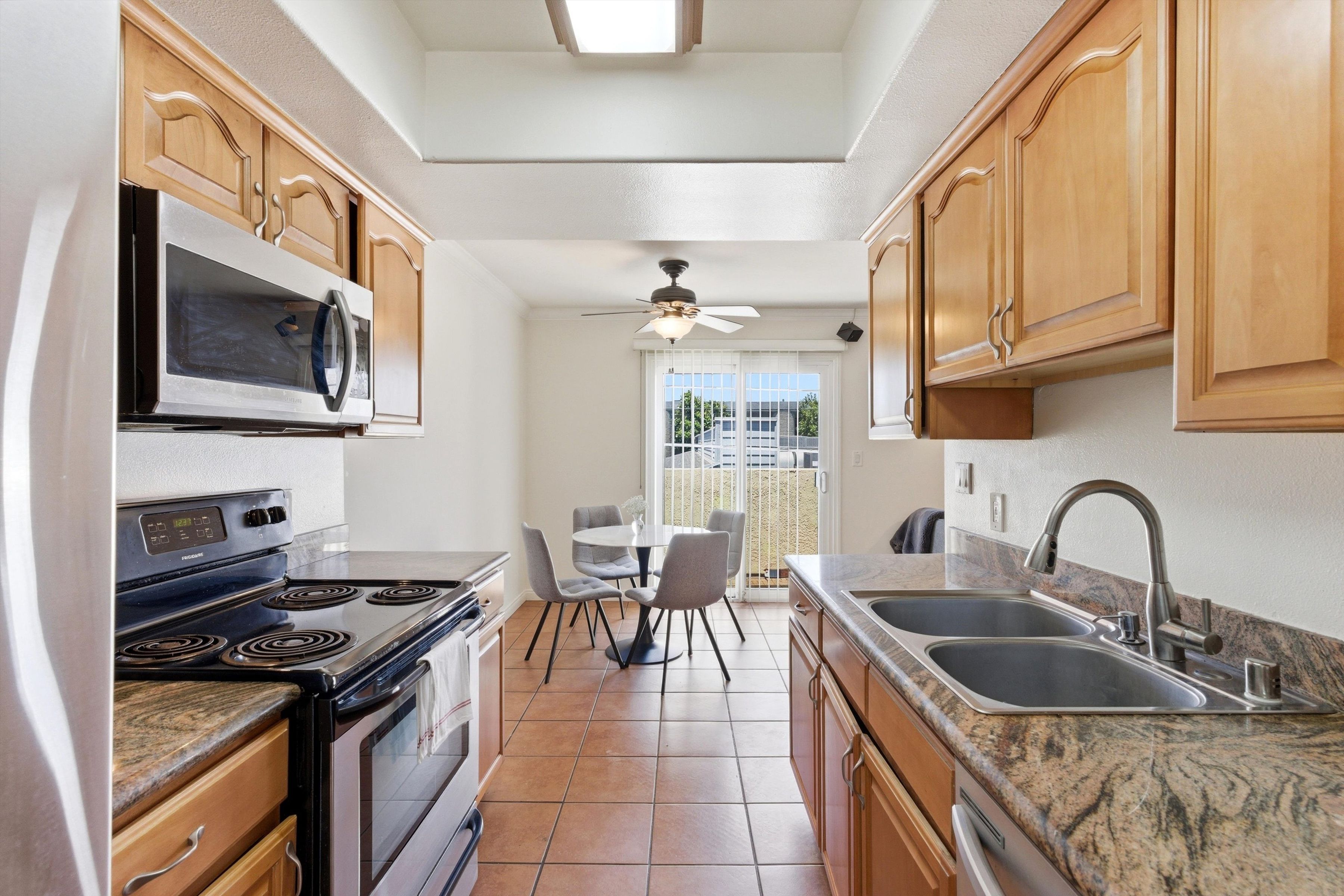  1015 East Spazier Avenue, Unit 205 - 物件實景