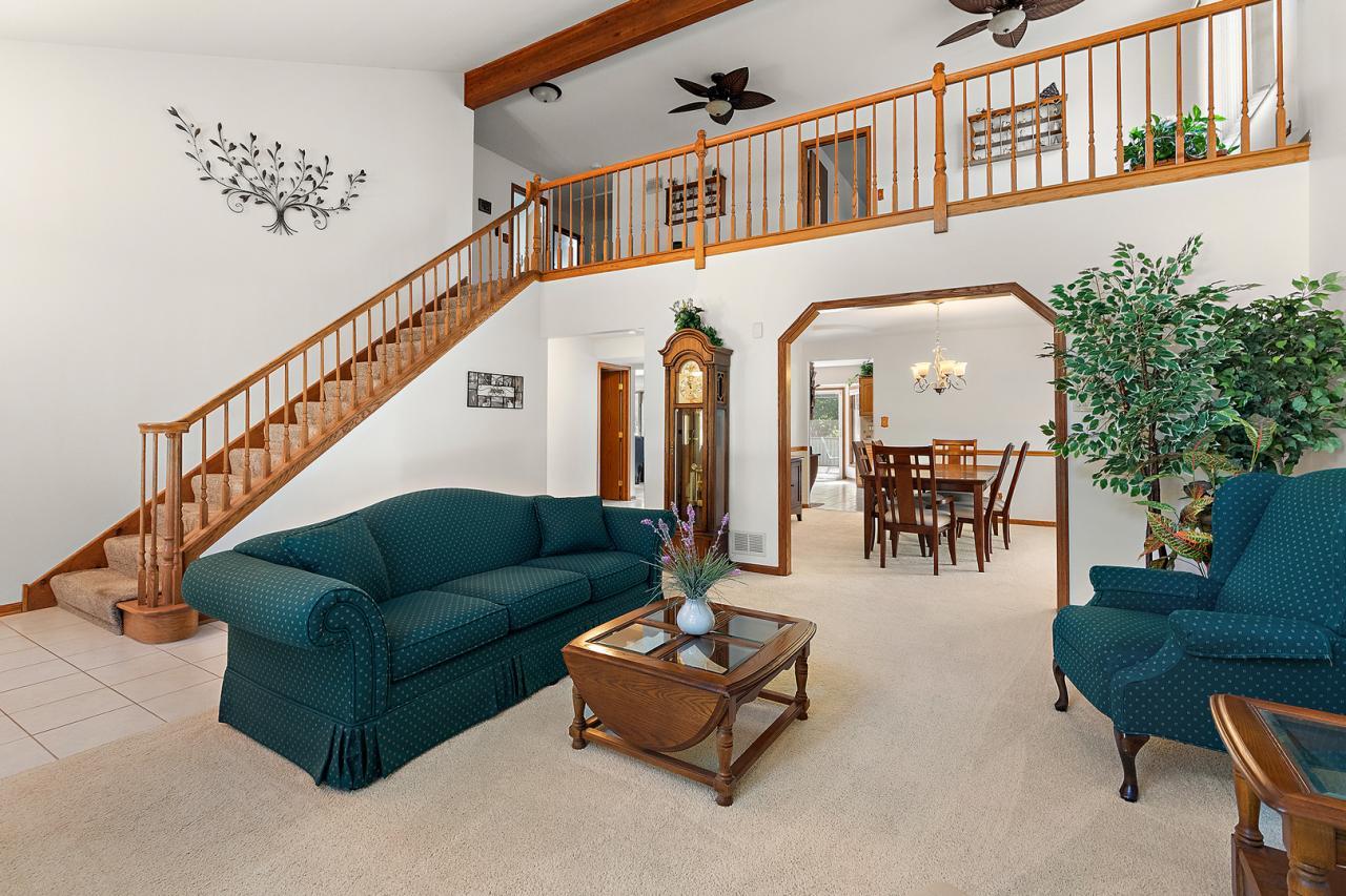 17815 Iroquois, Tinley Park, Illinois, 60477, United States, 5 Bedrooms Bedrooms, ,4 BathroomsBathrooms,Residential,For Sale,17815 Iroquois,1635581