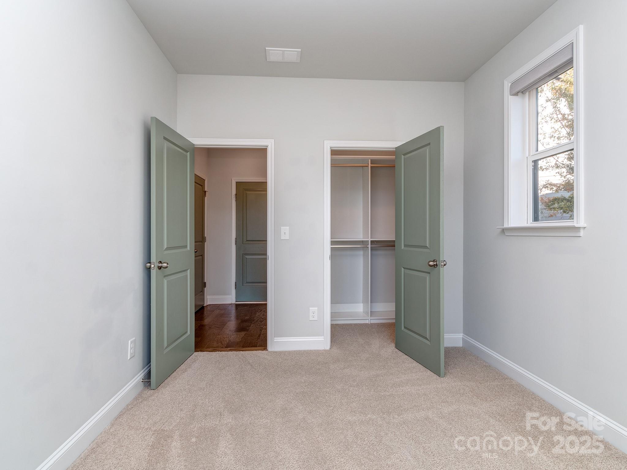 Charlotte, North Carolina, 28277, United States, 4 Bedrooms Bedrooms, ,4 BathroomsBathrooms,Residential,For Sale,1989428