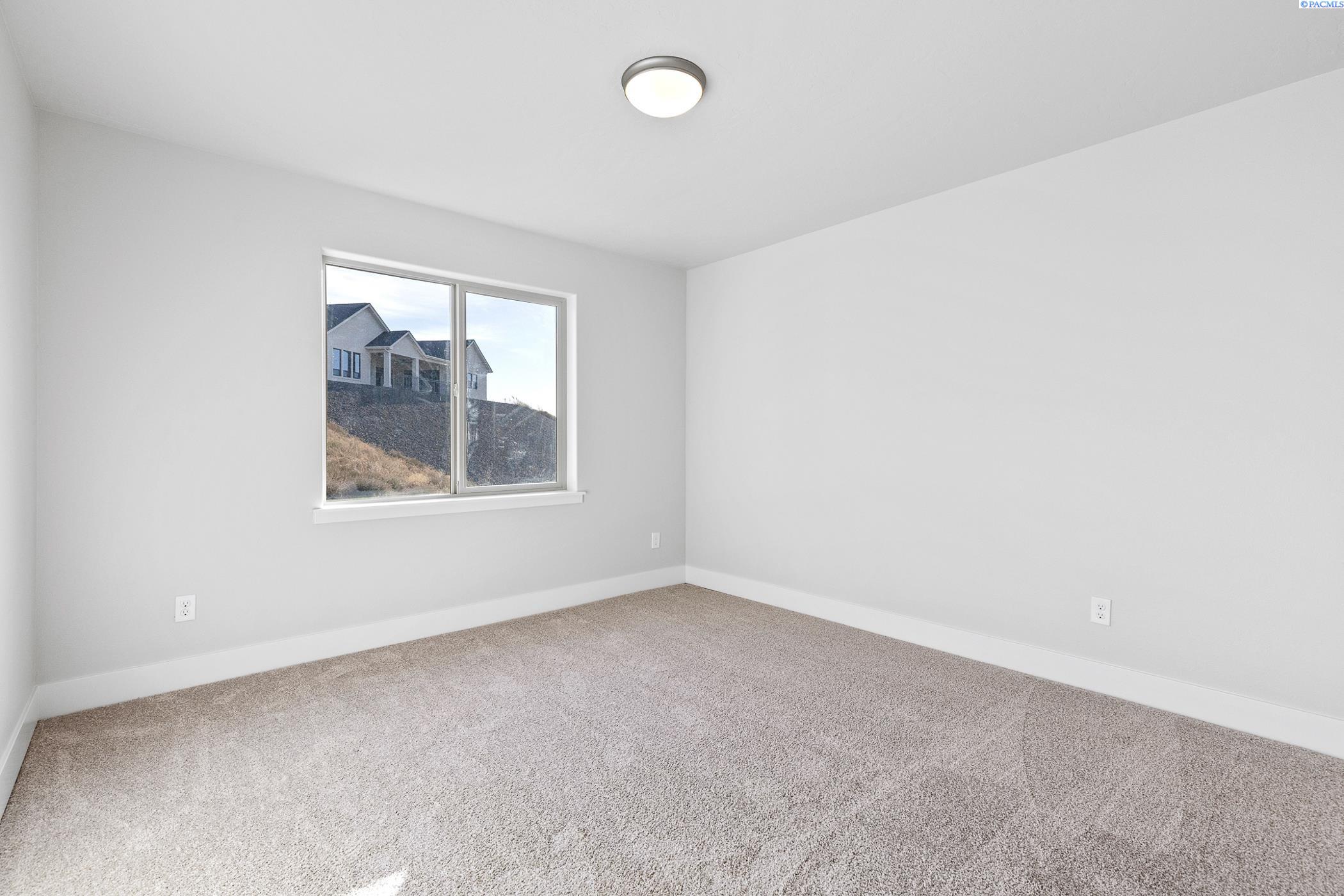 Kennewick, Washington, 99338, United States, 3 Bedrooms Bedrooms, ,1 BathroomBathrooms,Residential,For Sale,1969367