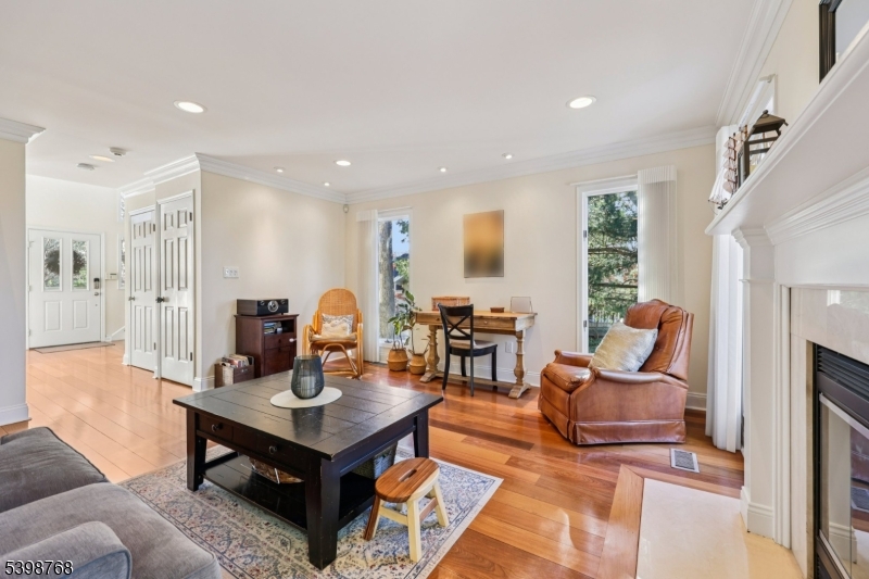 Wayne Twp., New Jersey, 07470, United States, 2 Bedrooms Bedrooms, ,3 BathroomsBathrooms,Residential,For Sale,2002003