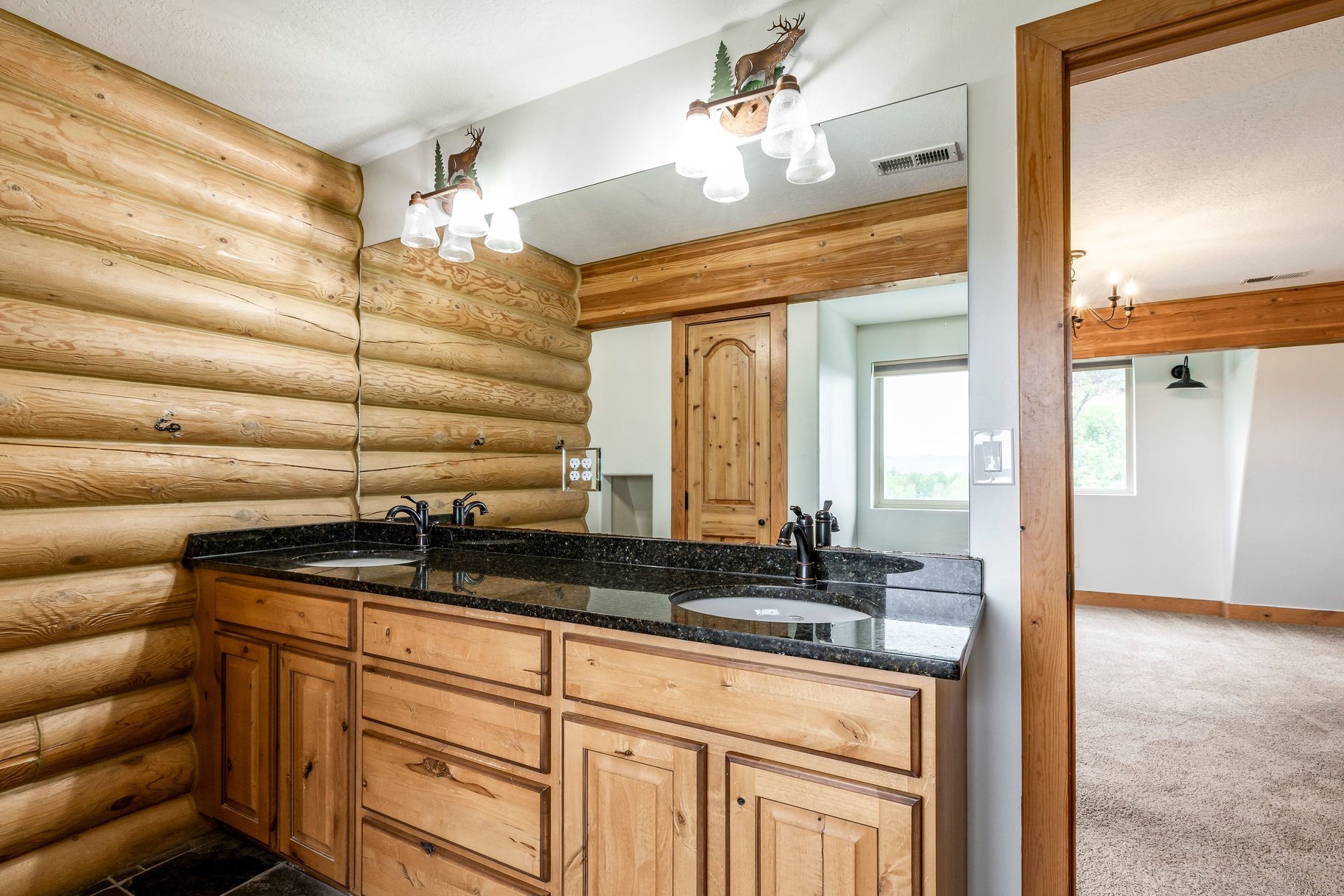  Large Cabin on 1.1 Acres with Scenic Mountain Views - 物件實景