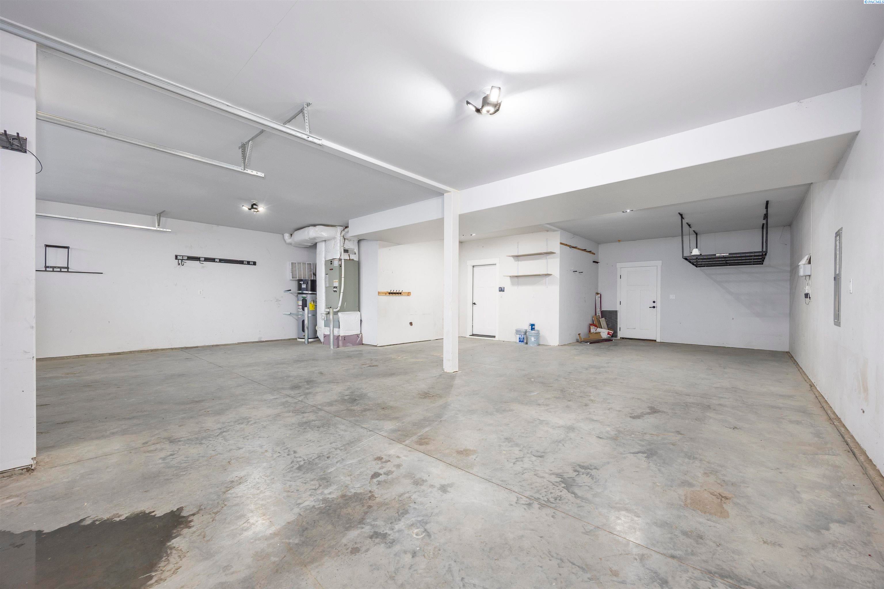 Grandview, Washington, 98930, United States, 5 Bedrooms Bedrooms, ,3 BathroomsBathrooms,Residential,For Sale,1988632