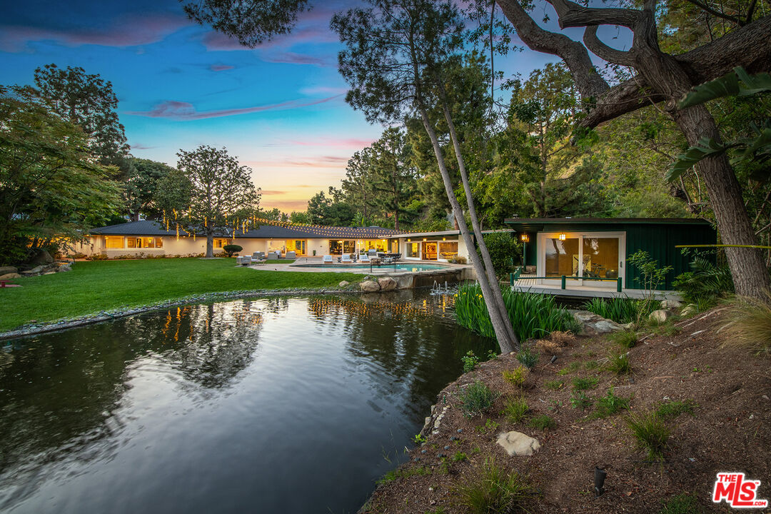 Beverly Hills, California, 90210, United States, 6 Bedrooms Bedrooms, ,6 BathroomsBathrooms,Residential,For Sale,1793530